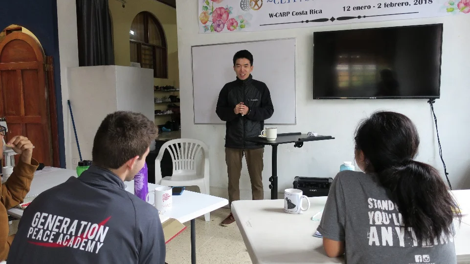 CARP leader Sr. Manho sharing his life testimony and his experiences starting CARP Costa Rica!