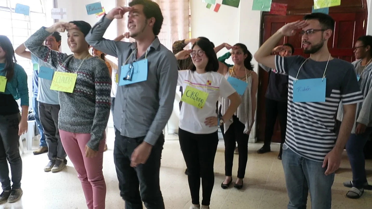 We began our American Culture Event with introducing ourselves and playing “Barcos y Marineros”, or in English, “Ships and Sailors”! It was a great way to lighten up the environment, and everyone enjoyed playing the game!
