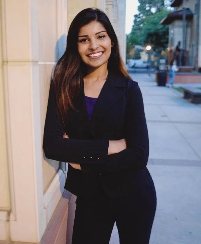 Vice-President: Arooshi Barua Arooshi is currently a junior pursuing a major in Economics and a double minor in Accounting and Business Finance. Beyond the Economics Association, she is also a TA for the ITP department and involved in USC's Trojan Investing Society. She hopes to pursue a career in investment banking after graduating.