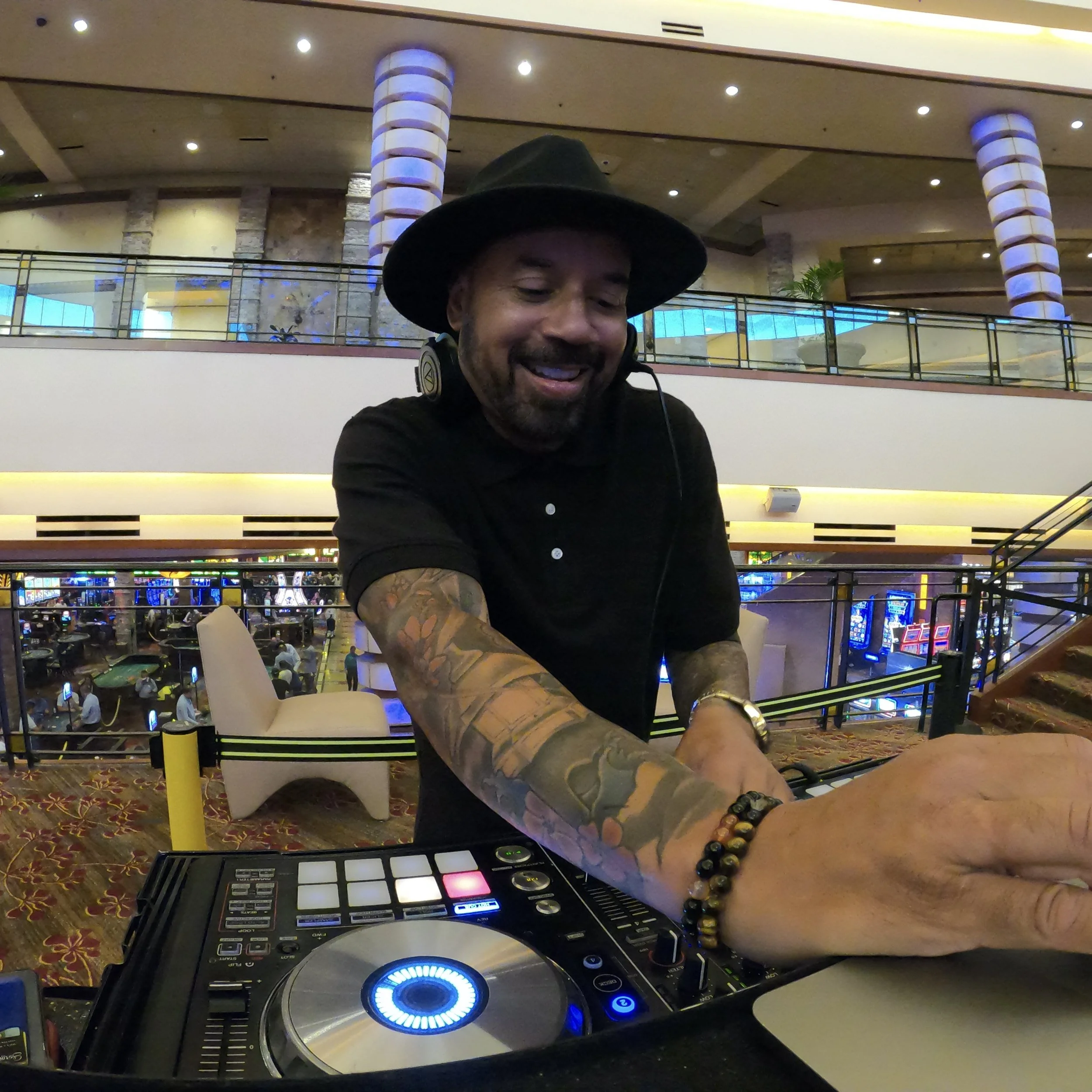 ROUND BAR GOPR1407.JPG