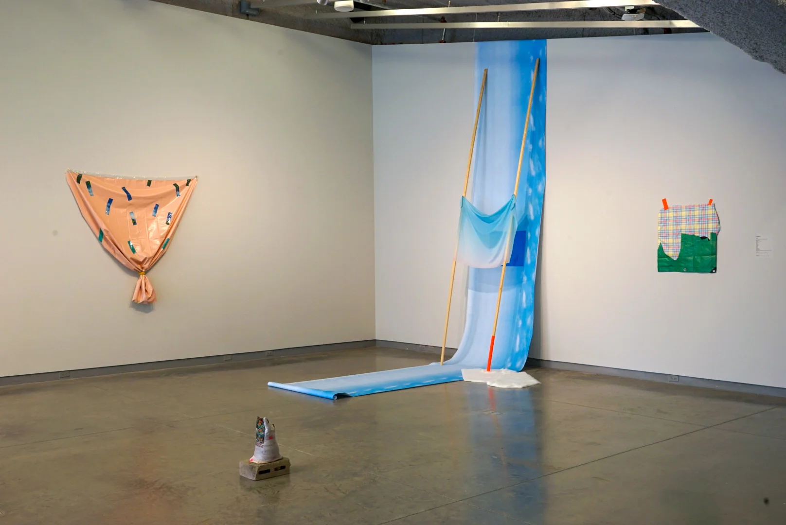 Installation view. Left-to-right: Paradise (2018), Garden Party (2018), #abovetheclouds #infinity #clouds_of_our_world #suns-spotters #sky #air #cloudporn #skylovers #skywatcher #nature #cloudlife #beautiful #skyview #visionclouds #cloudgazing #instacloud #smokescreensky (2018), ground-cover (2018). Image courtesy of the artist.