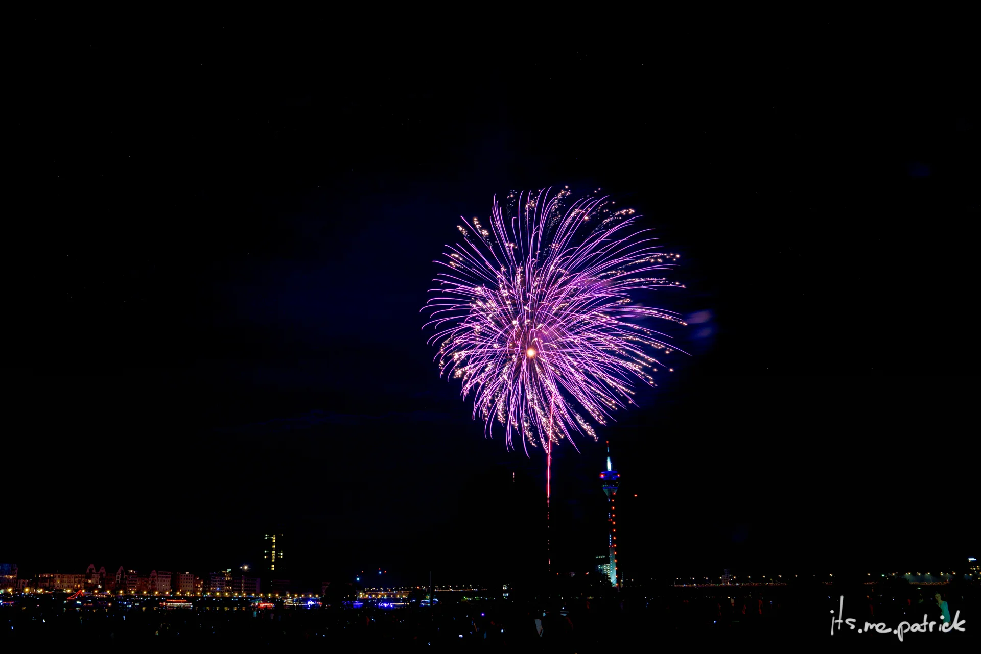 firework-small-2.jpg