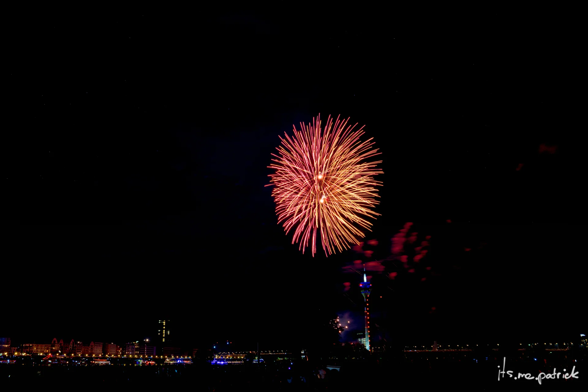 firework-small-3.jpg