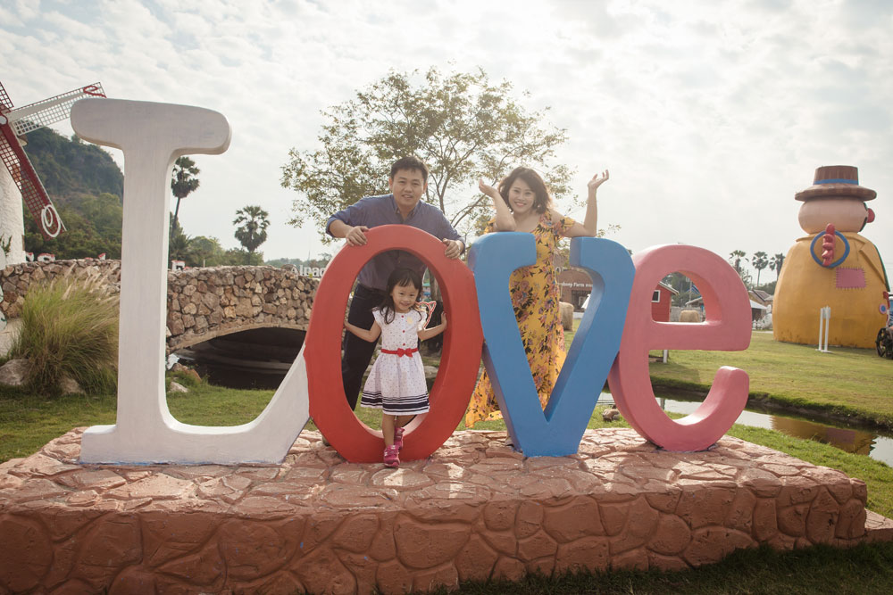  Family Photo Session at Swiss Sheep Farm Hua hin 