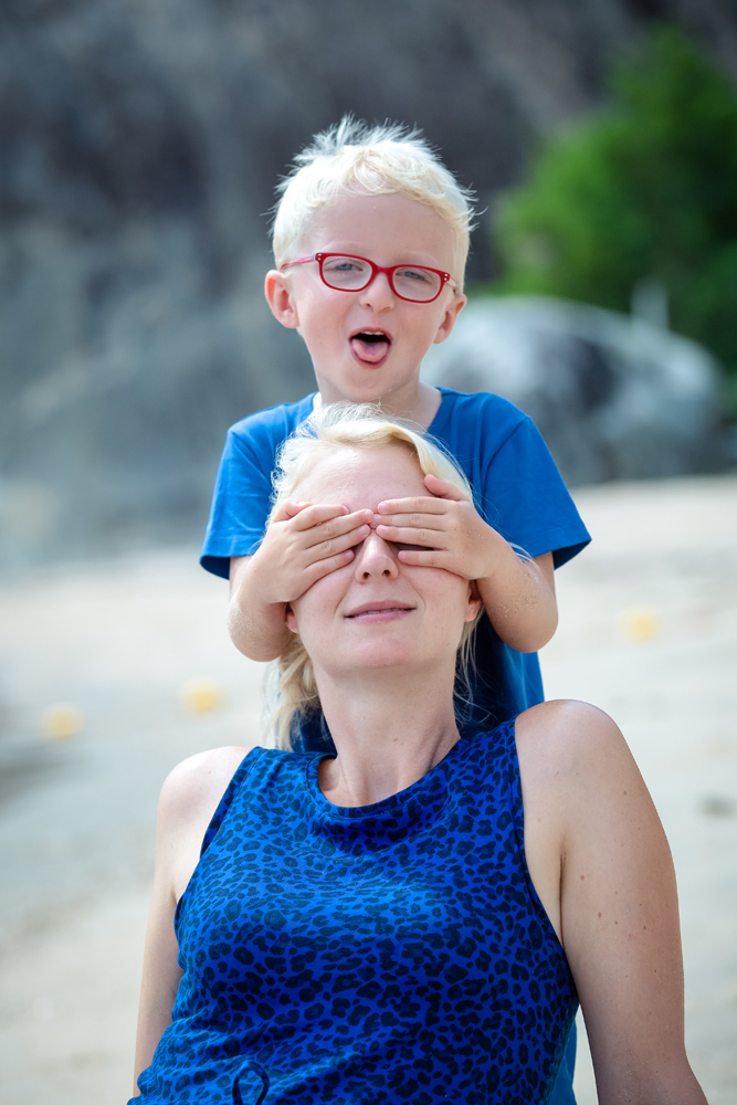  Family Photo Session at Sai Noi Beach 