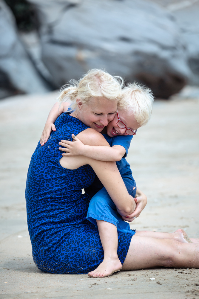  Family Photo Session at Sai Noi Beach 