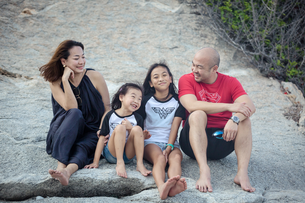  Family Photo Session at Sai Noi Beach 