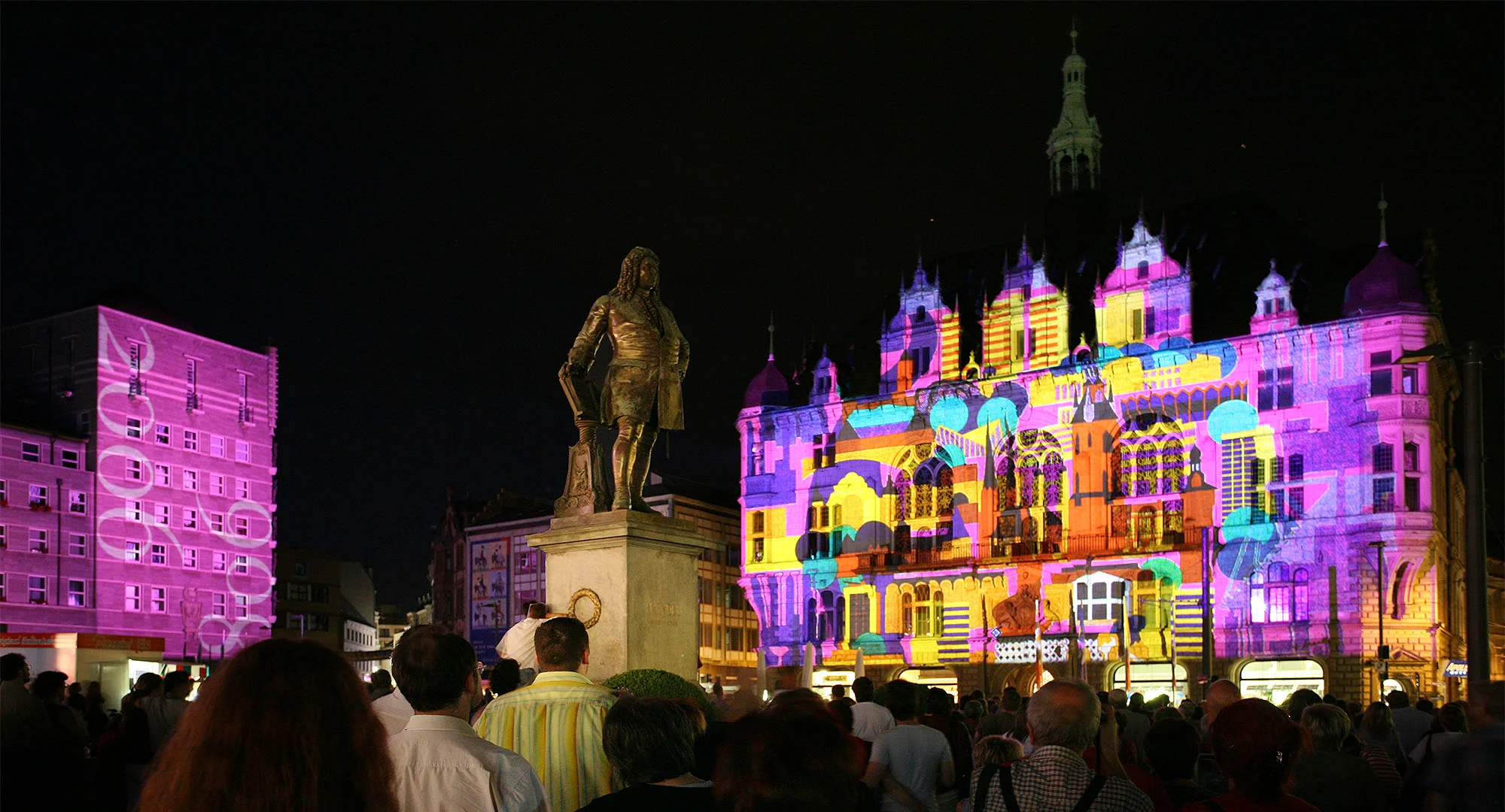 Hallumination_I_2006_1200JahreJubilaeum_StadtHalleSaale_08.jpg