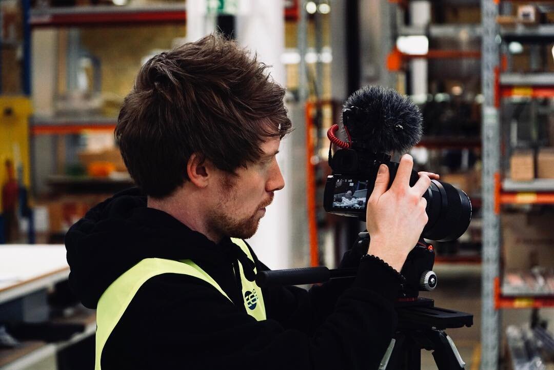 Using my mini travel slider combined with a big zoom 📸 while out on a project today 🇸🇪
.
.
.
.
#bts #behindthescenes #edelkrone @edelkrone #sliderone #gh5s #sigmaart #videographer #travel #factory #promo #filmmaking #videocontent #contentcreator #