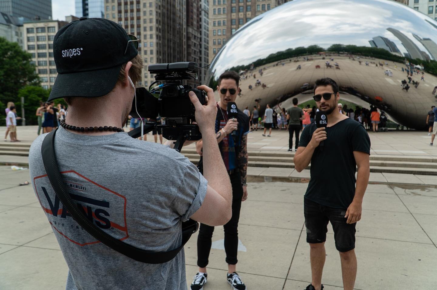 Working out in Chicago with @eslgaming for #iem 
Took a few snaps of the Windy City and @shaneomadshaneomad got some #bts of me in action 📷👌🏻
.
.
.
.
#videographer #filmmaker #creative #behindthescenes #socialmediavideo #contentcreator #esports #f