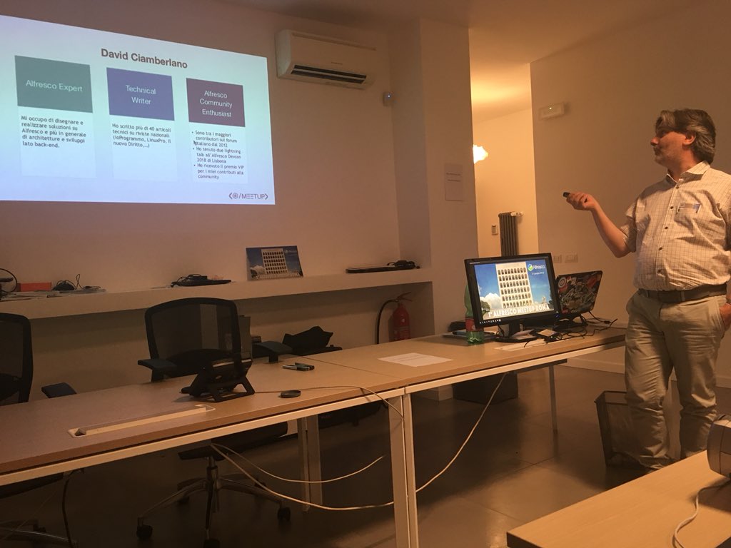 David Ciamberlano is talking about Dockerizing Alfresco Photo by Francesco Corti