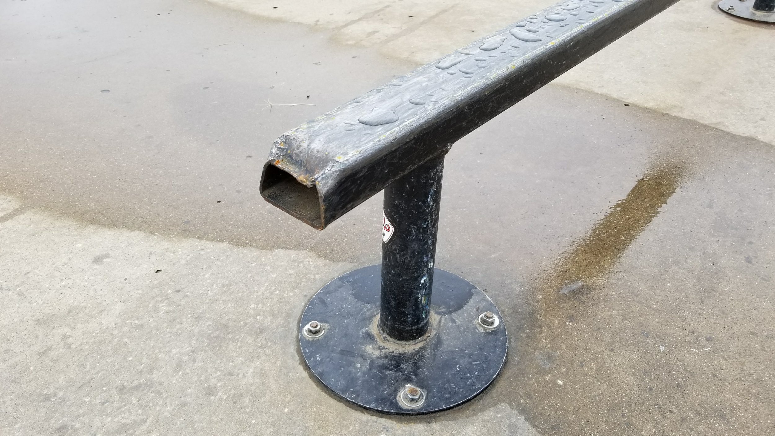 Maintenance issue on skate rail