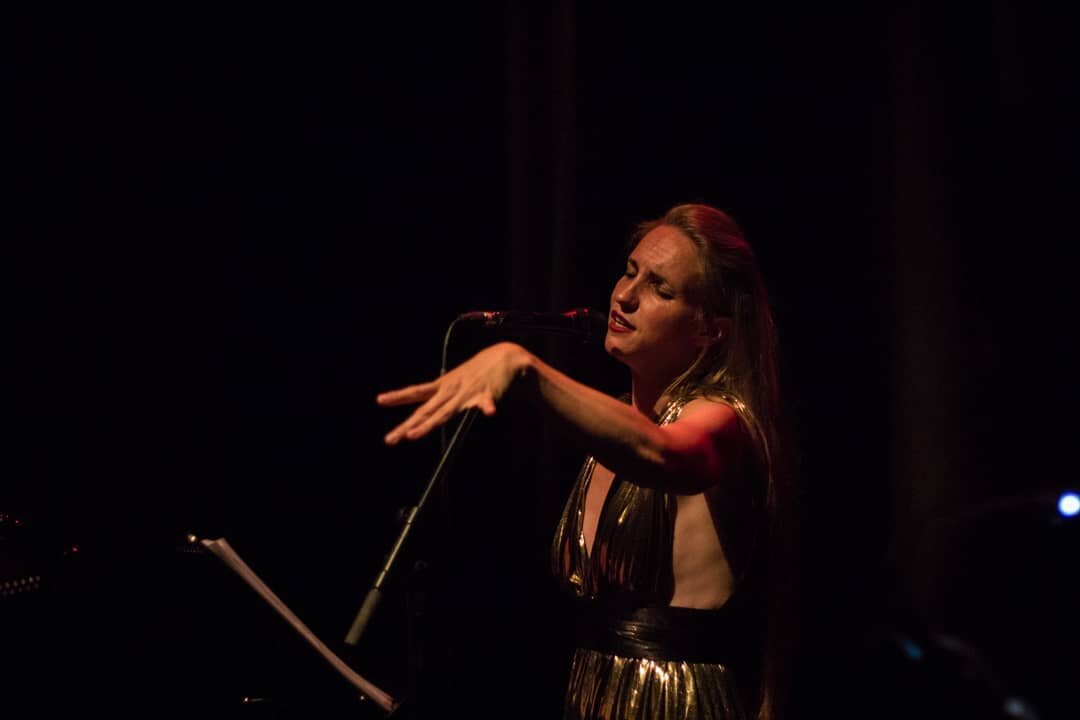 Met dank aan @piedlwiedl voor de fotokunsten. 

Booking @bureaufauve

#piaf #edithpiaf #edith #chansonfran&ccedil;aise #chansonfrancaise #chansons #chansonsfran&ccedil;aises #singer #zangeres