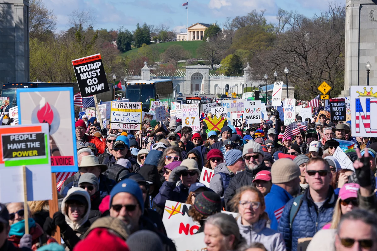 Demonstrators walk across the Memorial Bridge from Arlington, VA into Washington, D.C. Ken Cedeno/AFP
