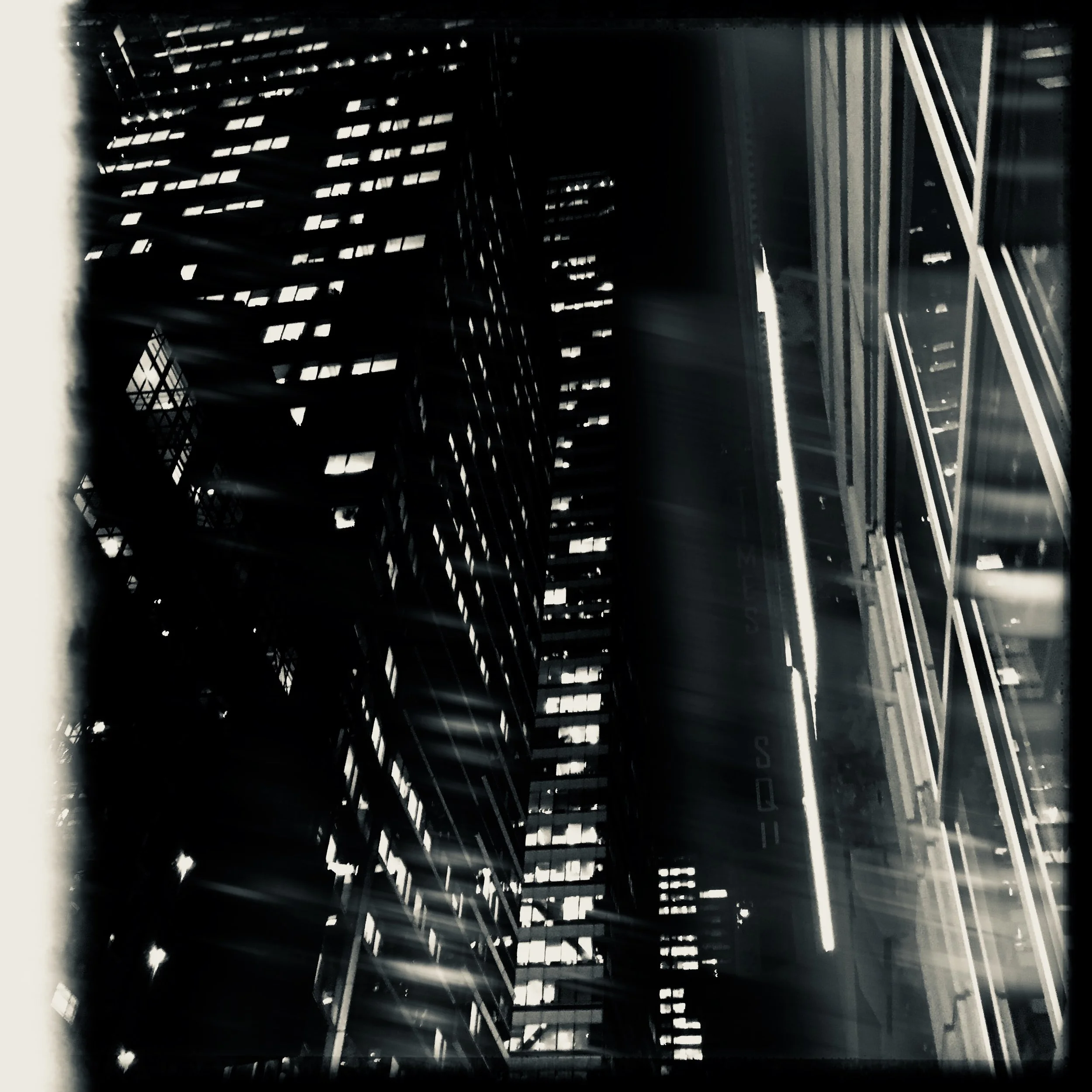 Was in Midtown and got this amazing cyberpunk-looking night view. Feels a bit Blade Runner-esque.