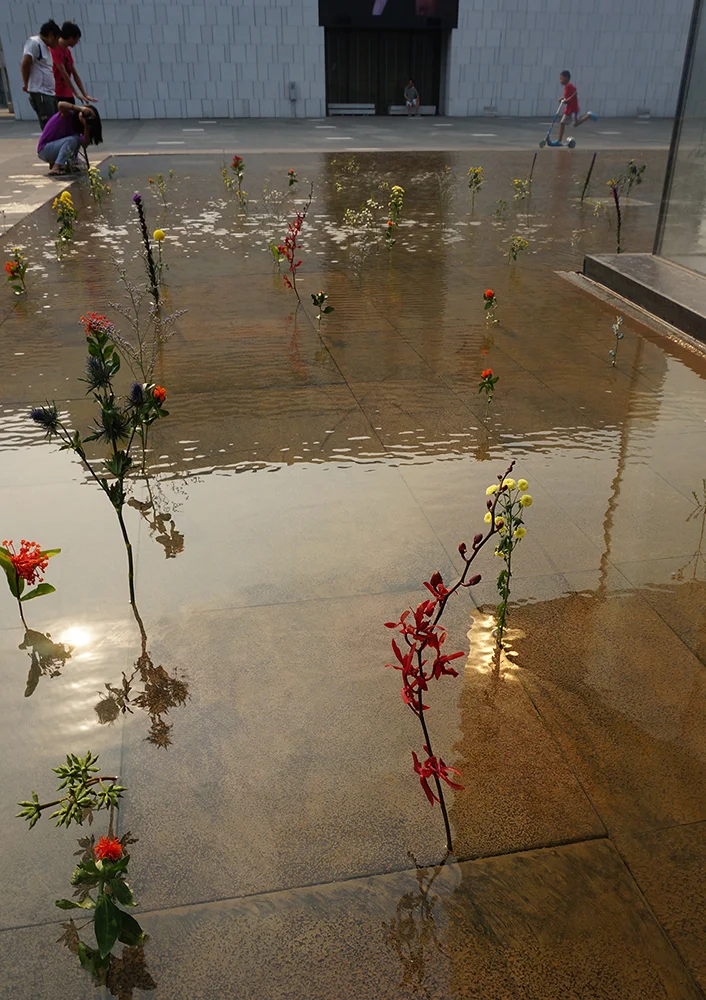 Crevice Bouquet , 2014, 300 Flowers, Installation at Inside Out Museum, Beijing