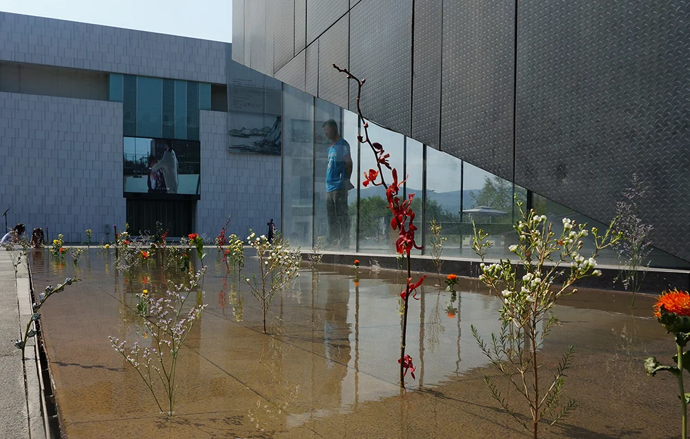 Crevice Bouquet , 2014, 300 Flowers, Installation at Inside Out Museum, Beijing