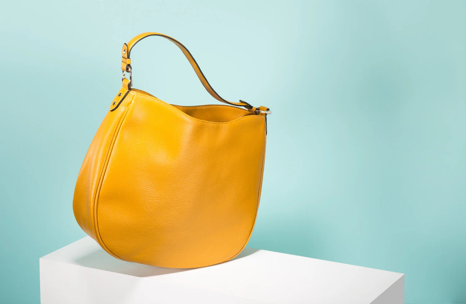  C-000653_01_002_Womens_Handbags_L3SB_A copy 