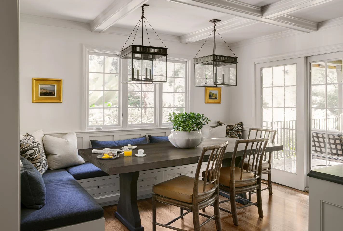 Casual kitchen dining