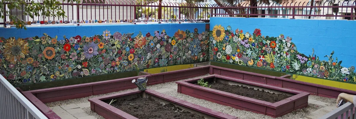 International Project - Flower Wall Garden