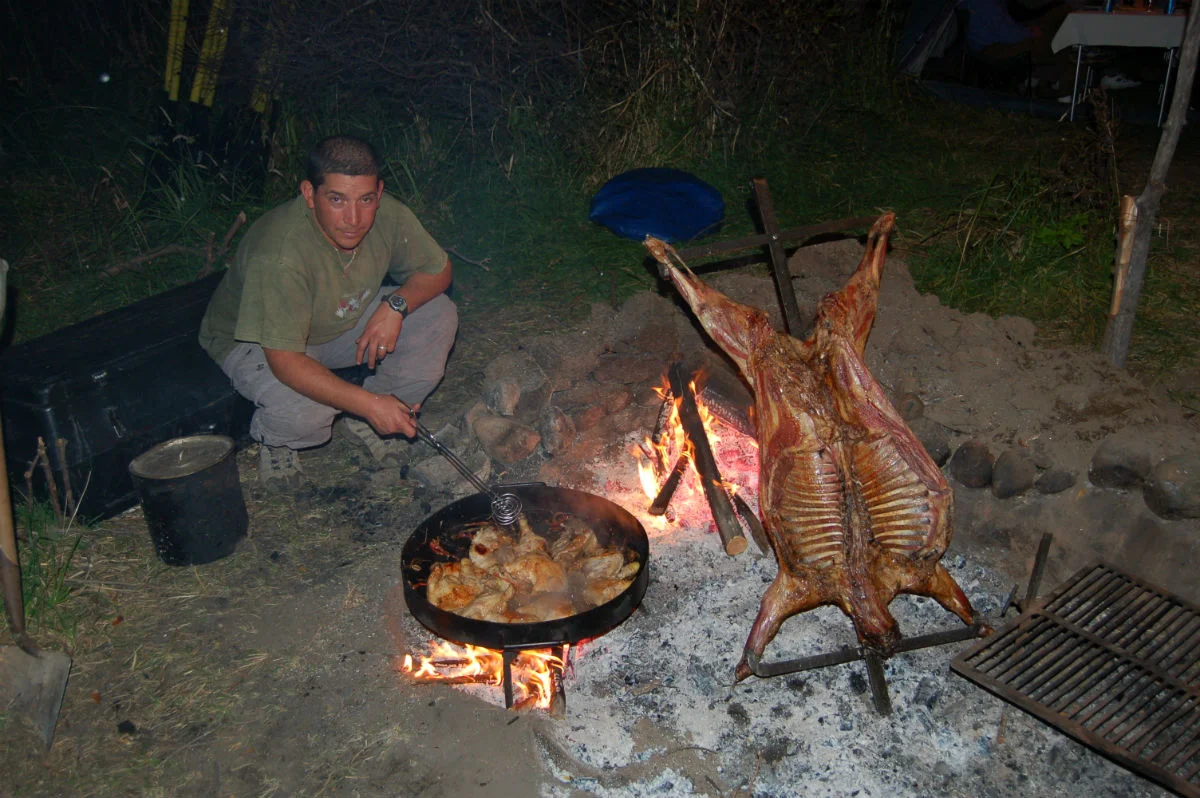 camp_parrilla_dinner.jpg
