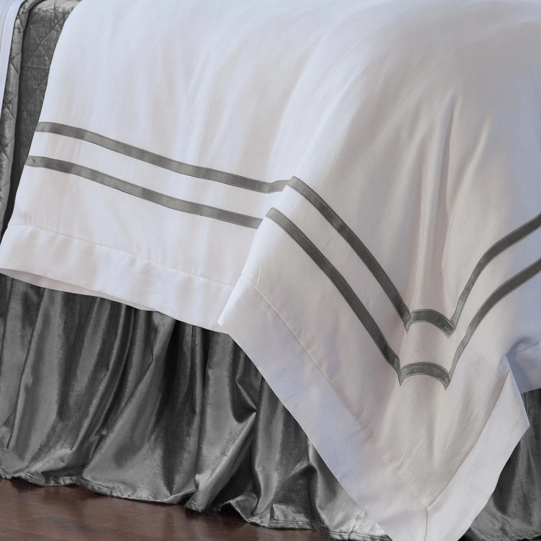 soho-silver-duvet-2-min_bfc97dee-f13d-483d-a005-cb6856fdc5cb_1800x1800.jpg