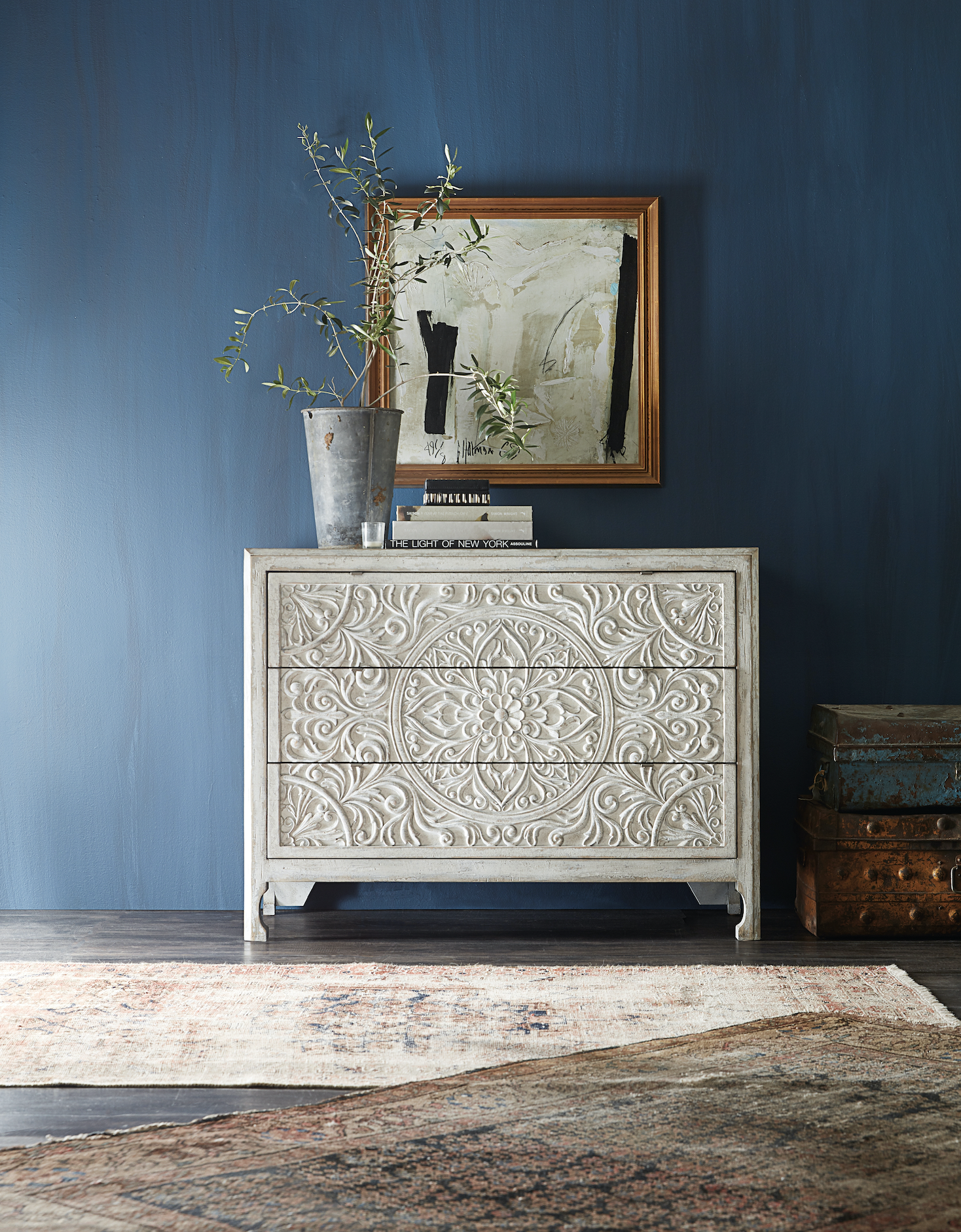 Antique White La Grange Lockhart Accent Chest