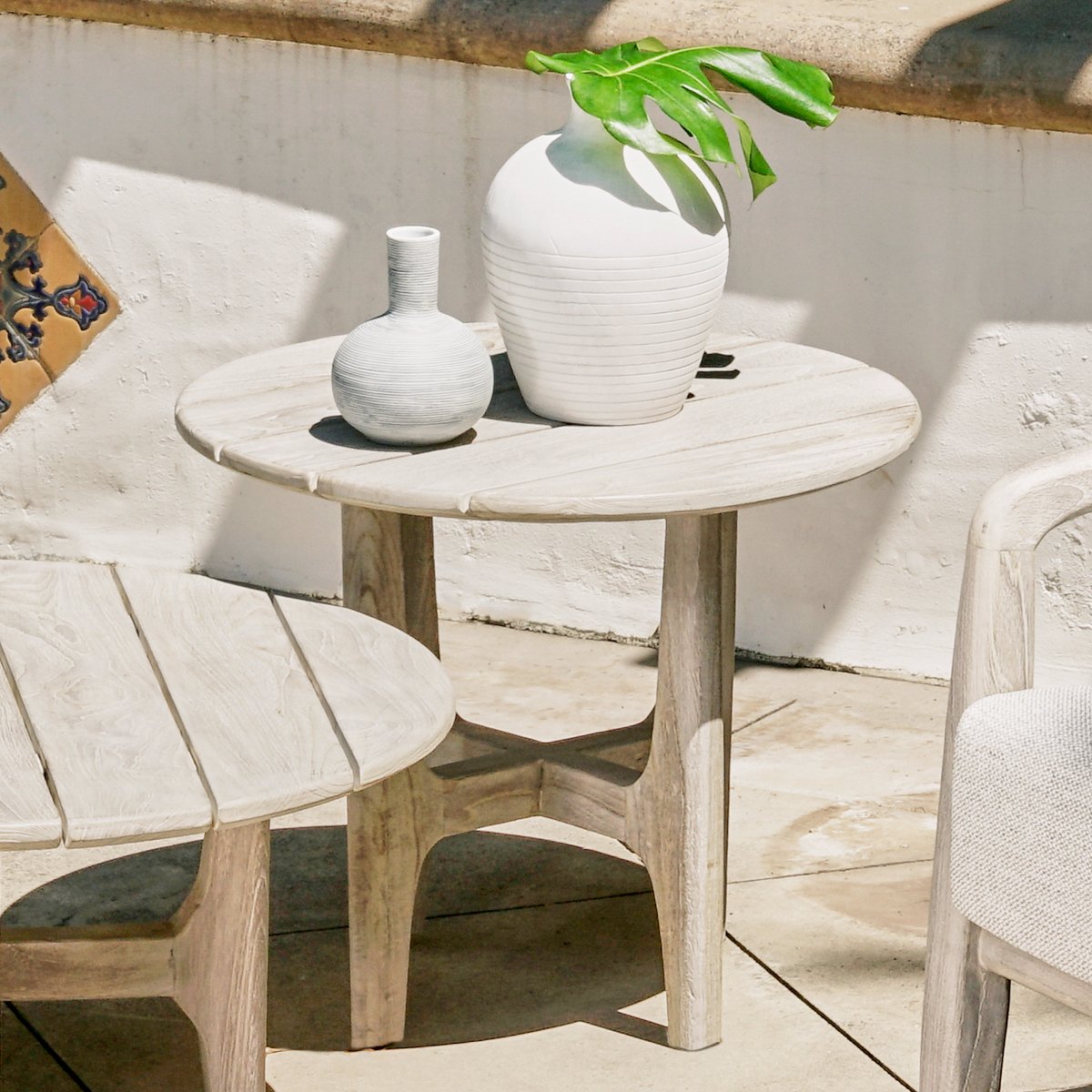 Gray Dawn 23.5' Outdoor Round Coffee Table