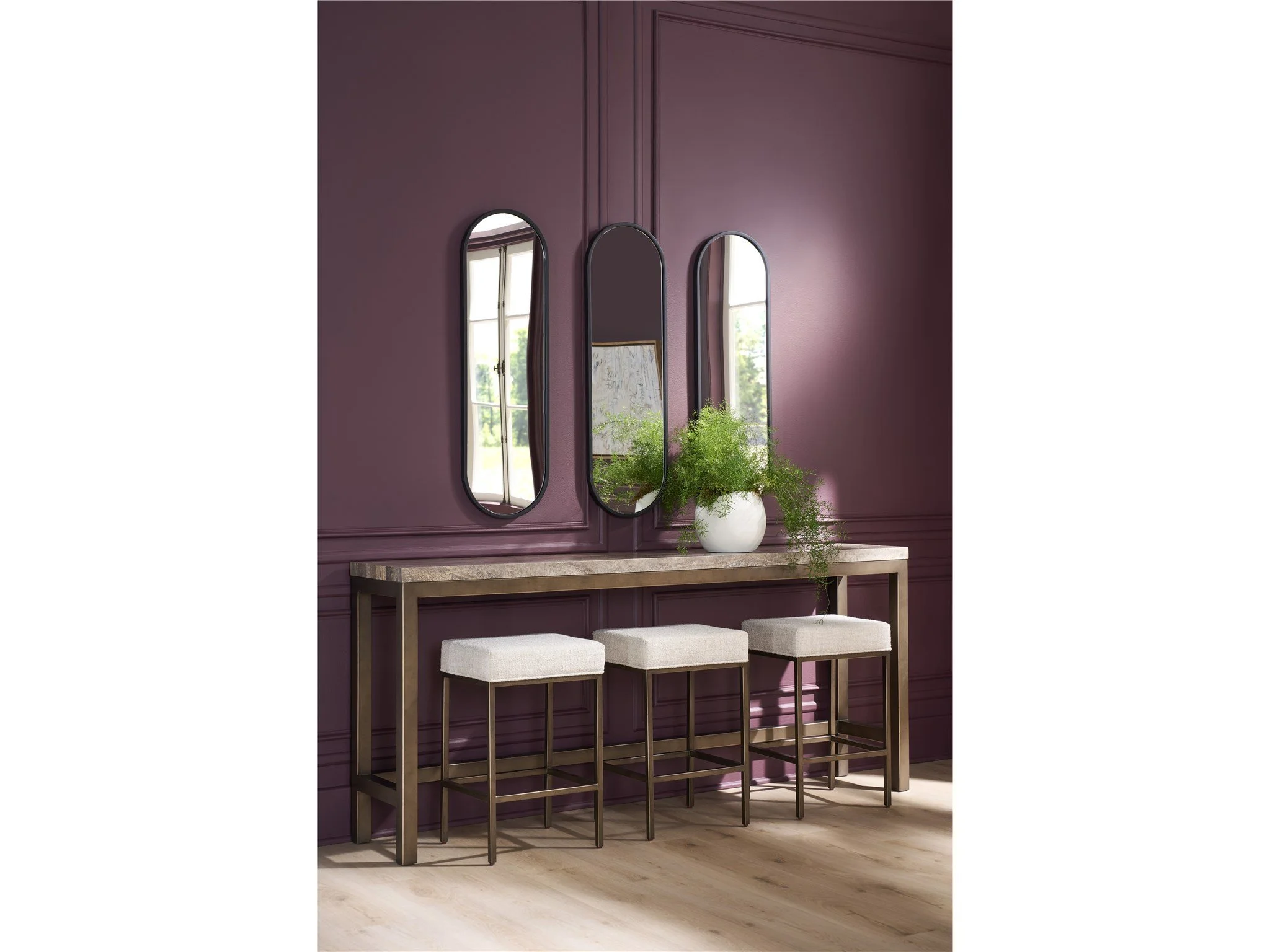 Montclair Brindle Console With Stools