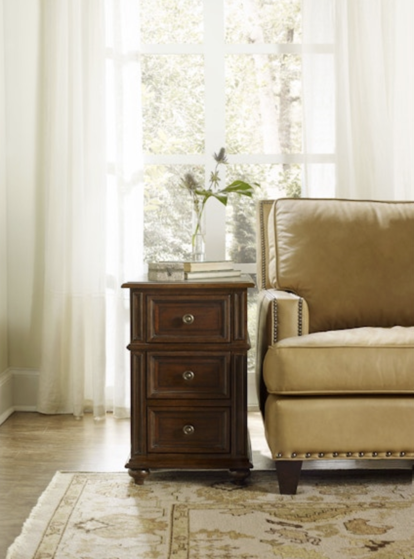 Living Room Leesburg Chairside Chest
