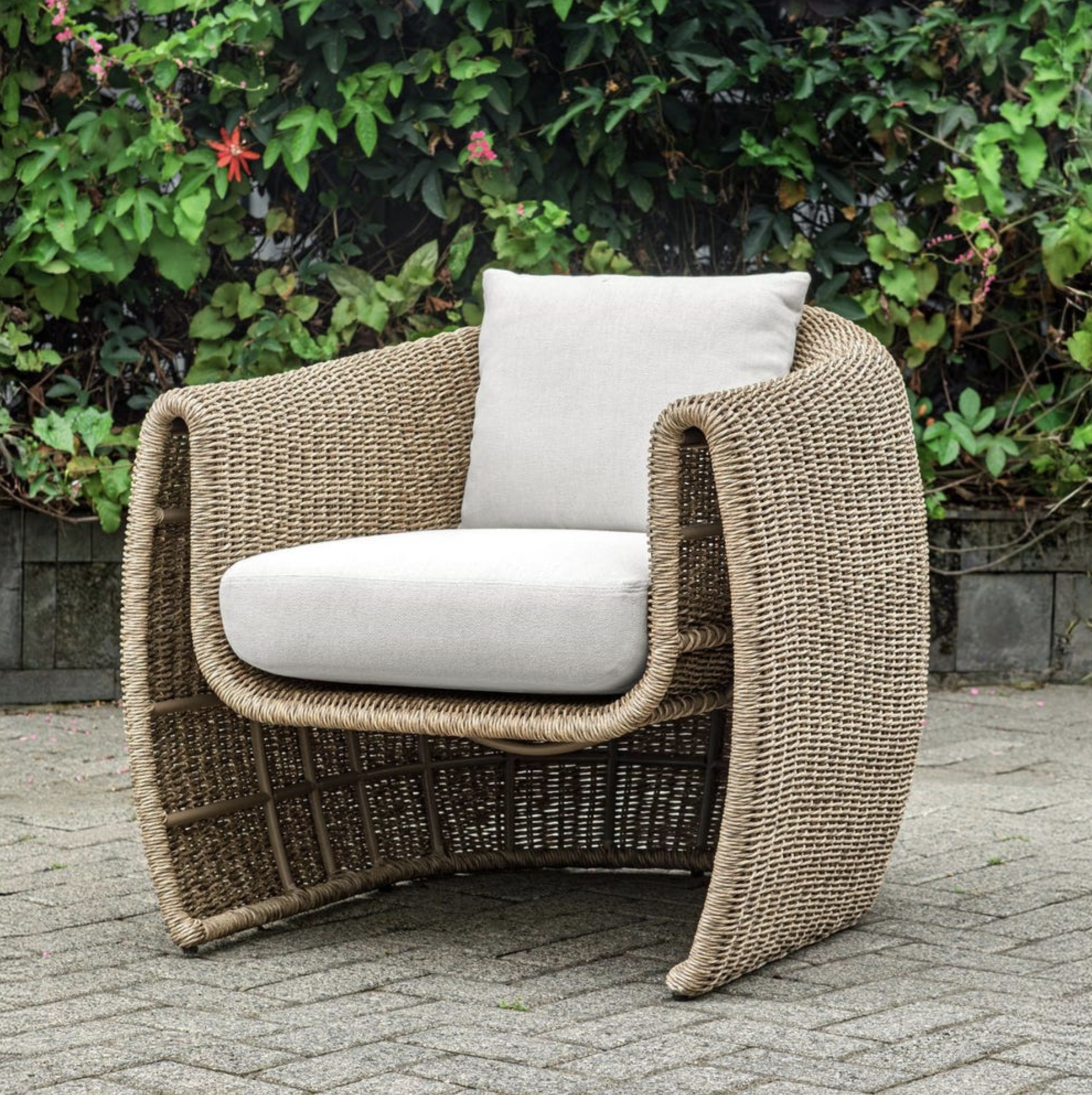 Golden Flax Tropic Outdoor Lounge Chair