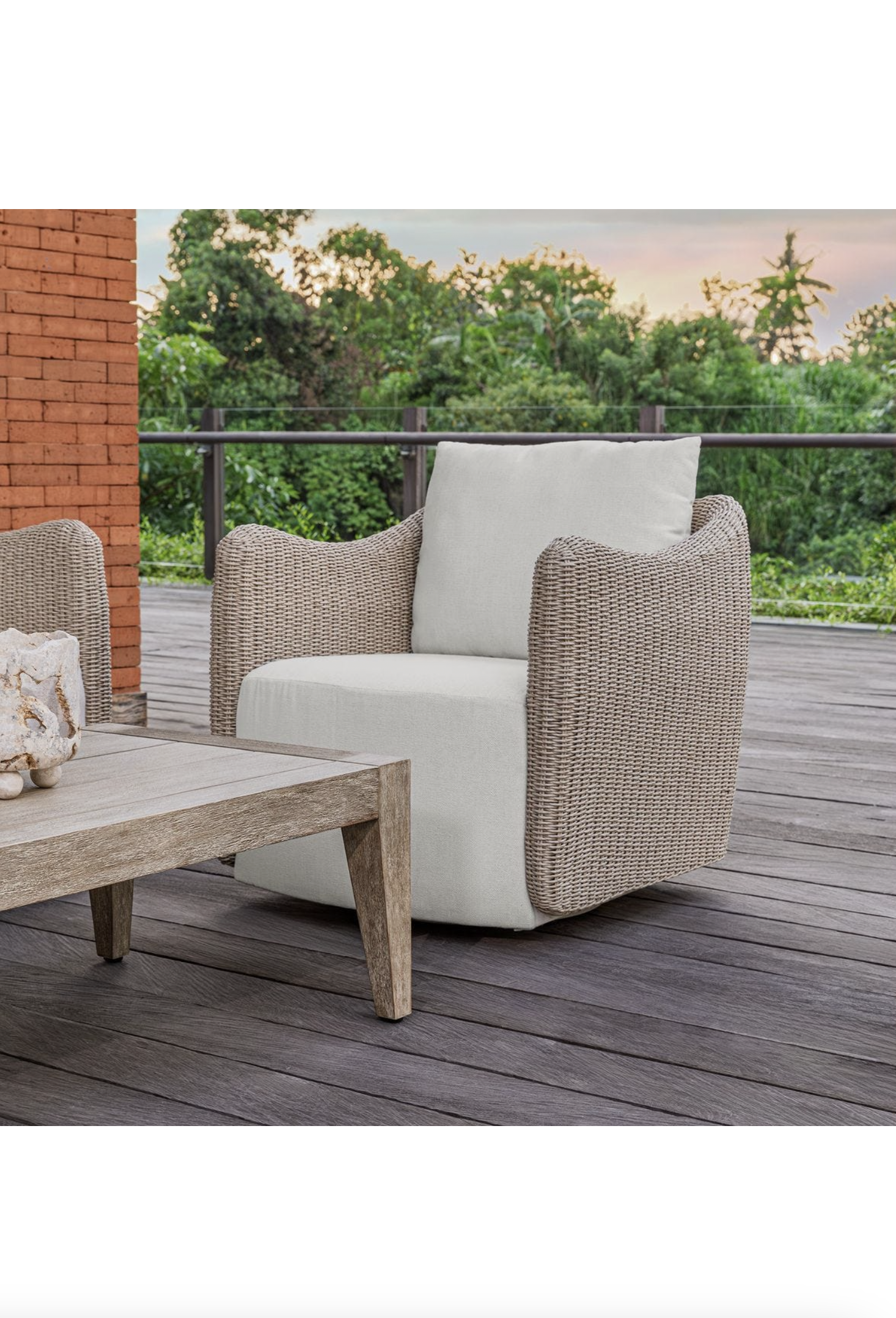 Sunset Outdoor Swivel Lounge Chair