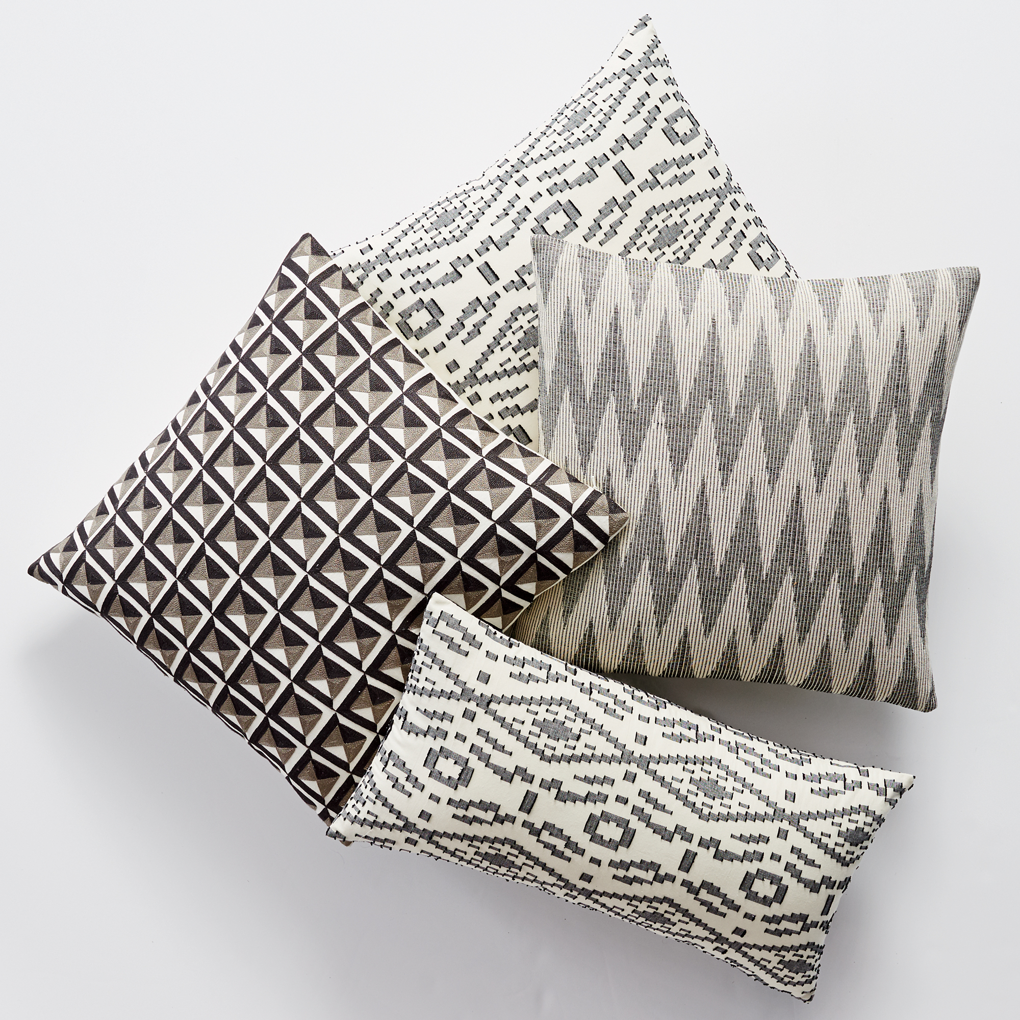 Pillows_Sweep_Spring16_Lifestyle_02_6745.jpg