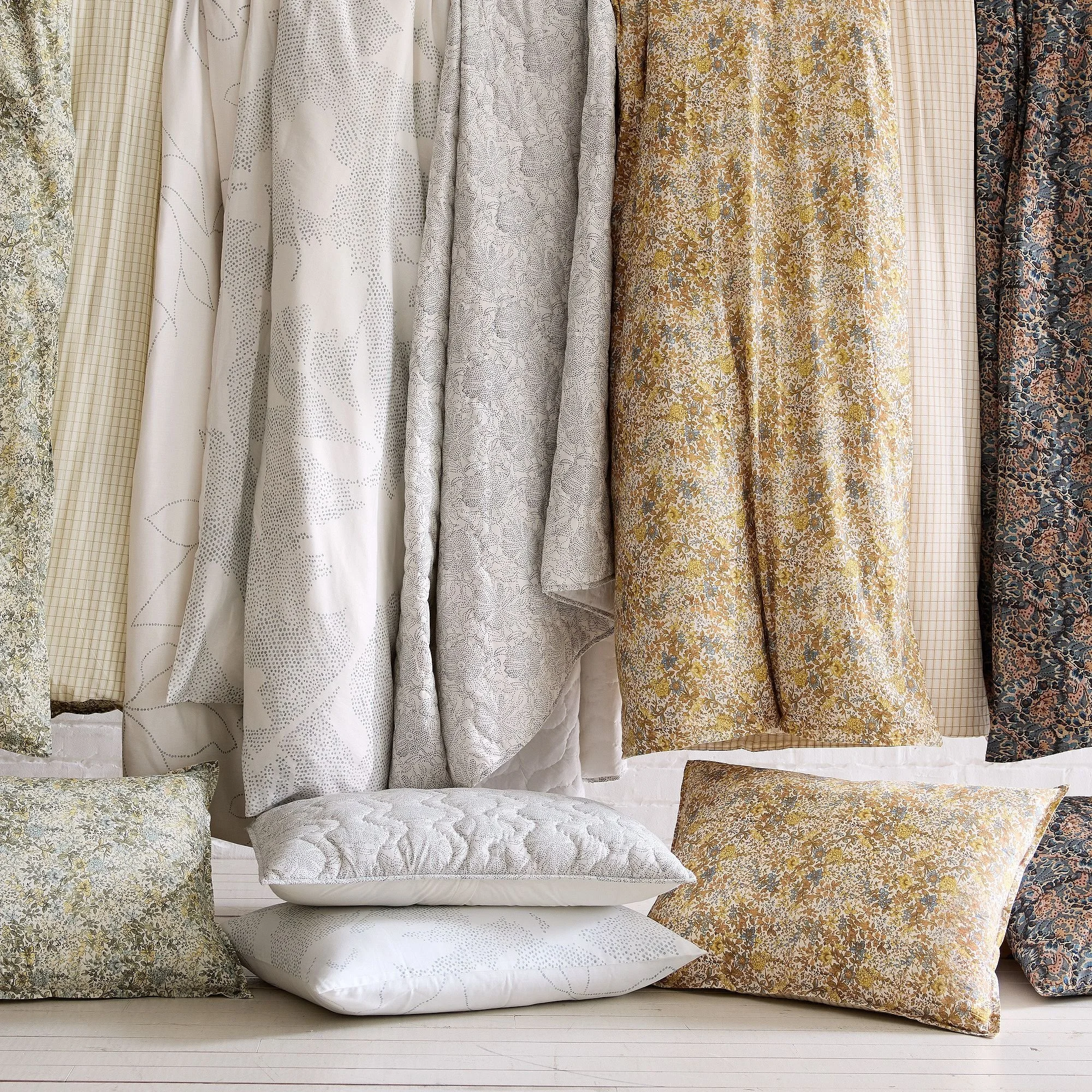 silhouette-dotted-floral-duvet-cover-shams-1-xl (2).jpg