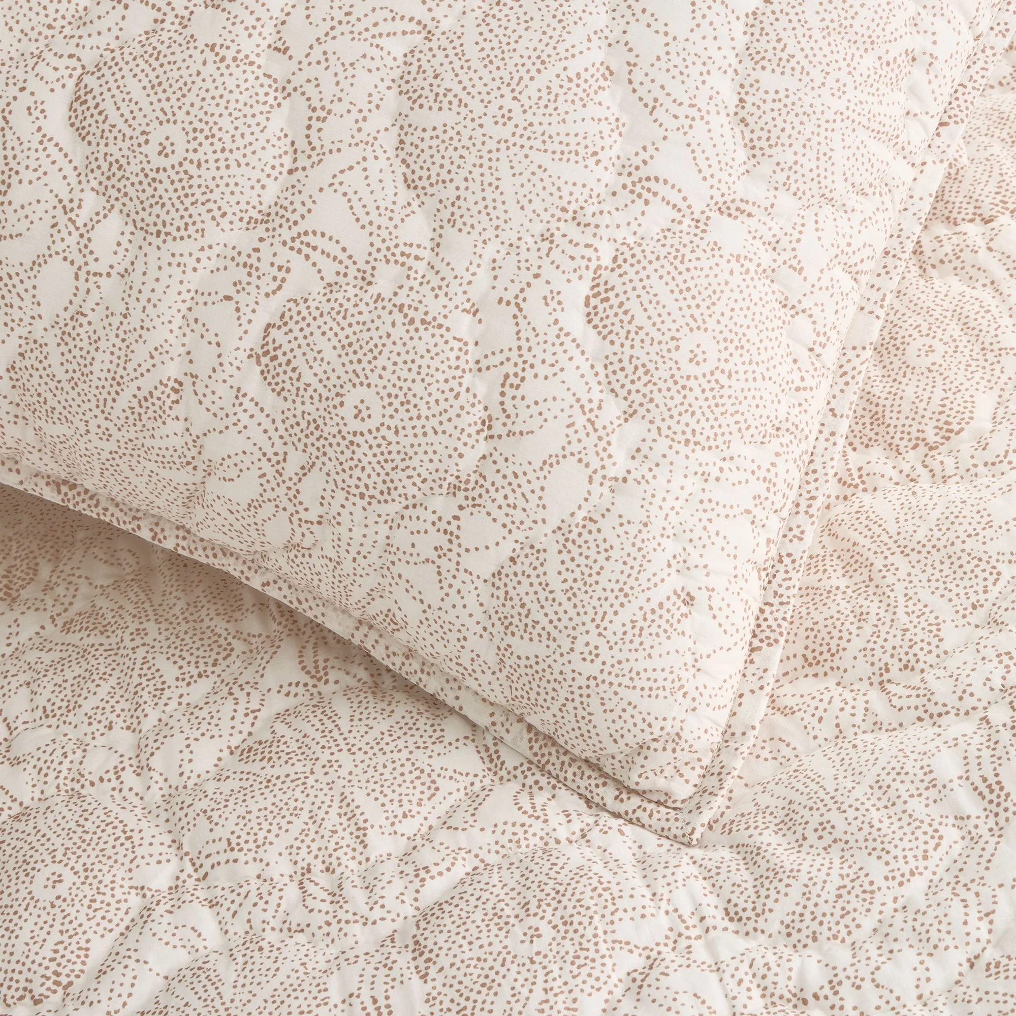 dotted-floral-quilt-shams-3-xl.jpg