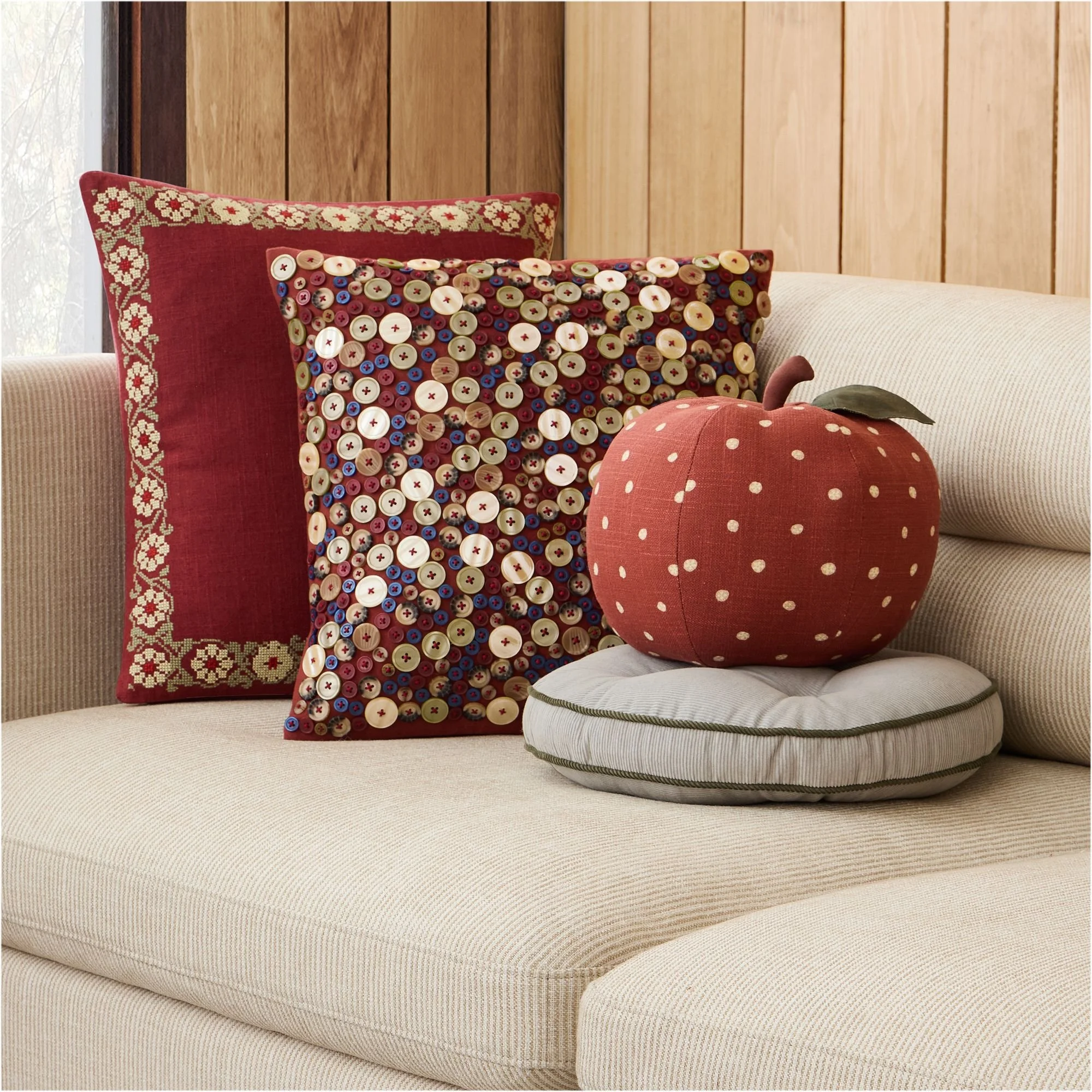 emma-chamberlain-bold-shaped-embroidery-pillow-set-xl.jpg