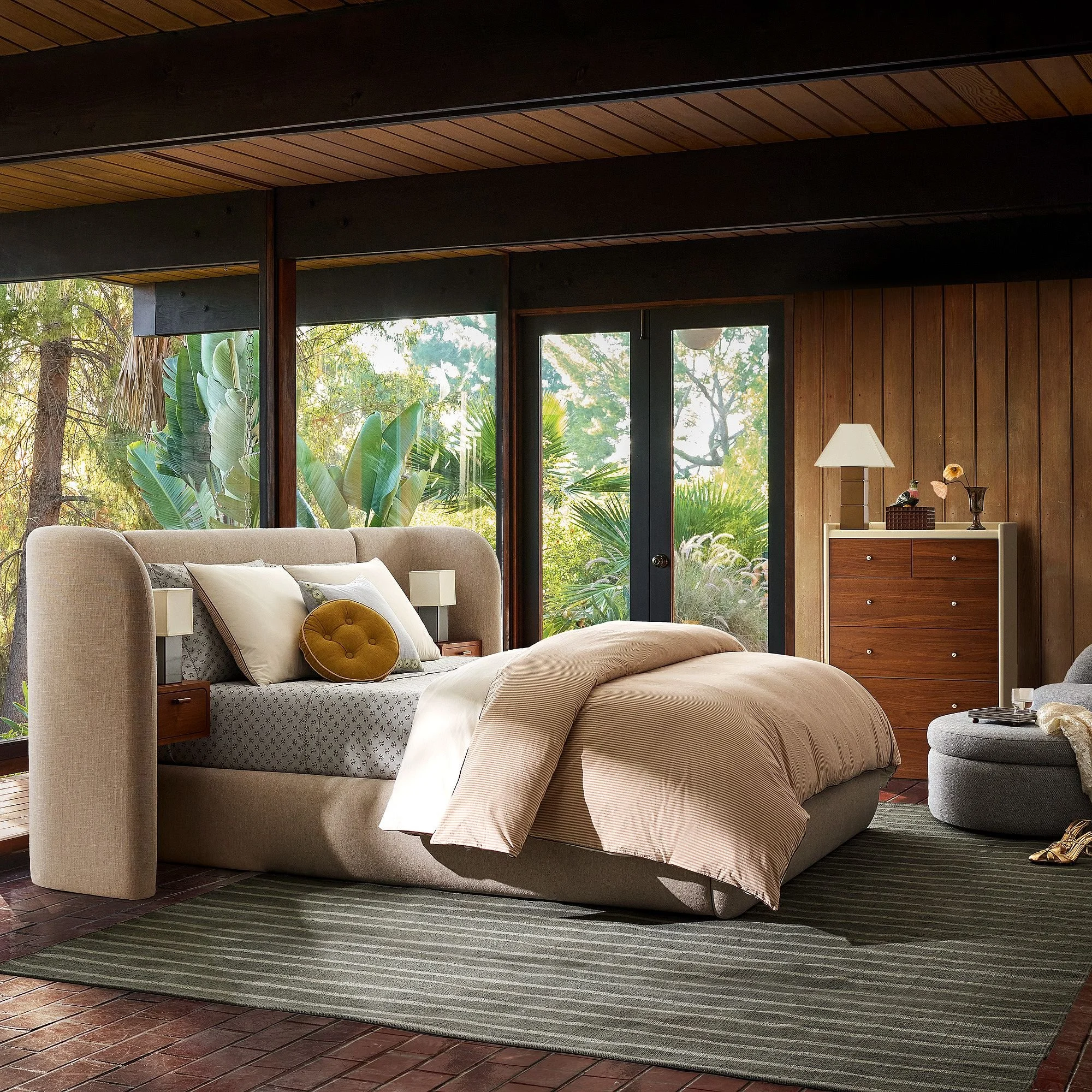 emma-chamberlain-round-button-pillow-xl (2).jpg