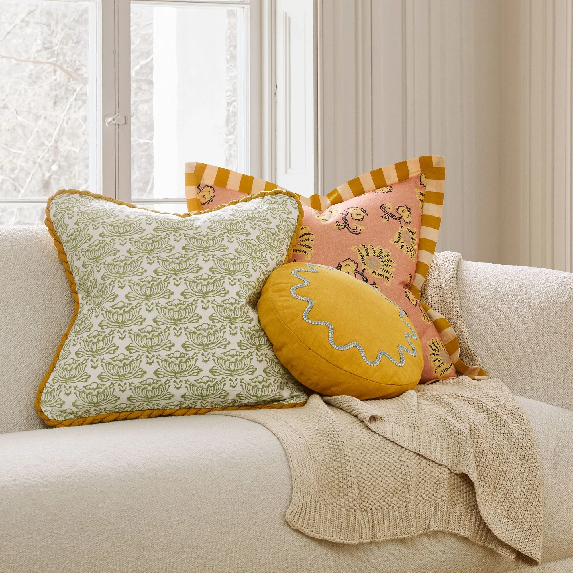 wiggle-round-pillow-10-xl.jpg
