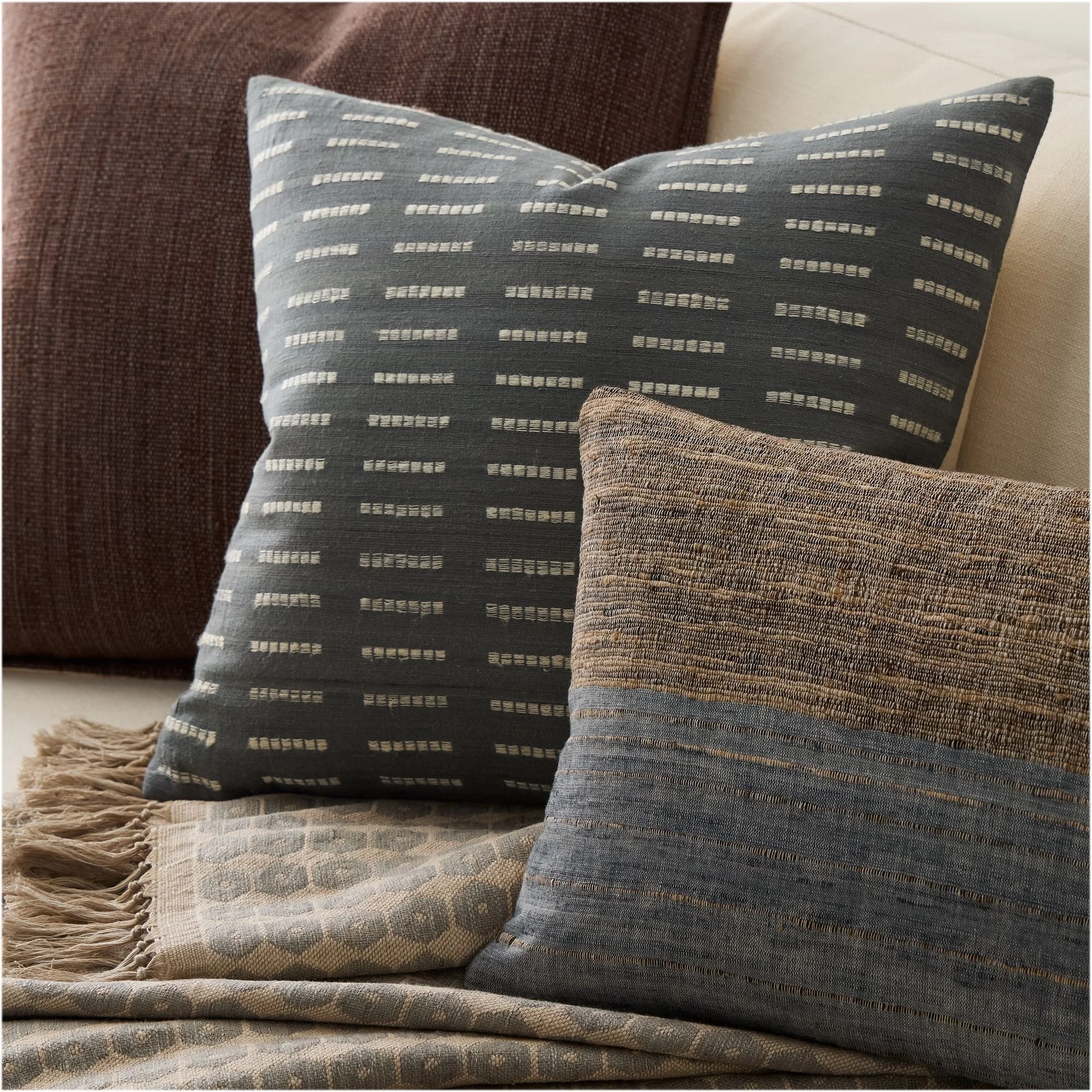 dash-silk-pillow-cover-2-xl.jpg