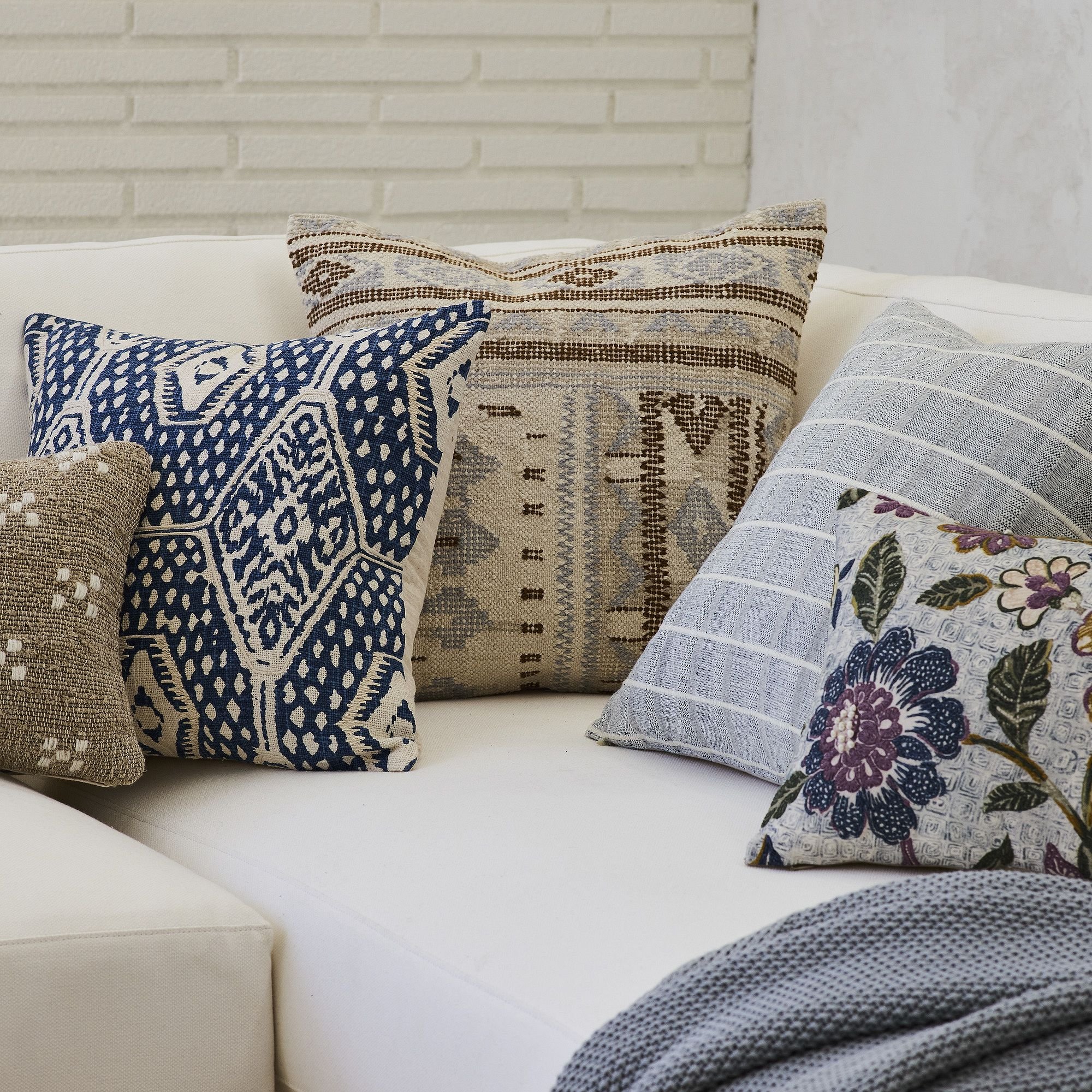 geometric-tuareg-pillow-cover-xl.jpg