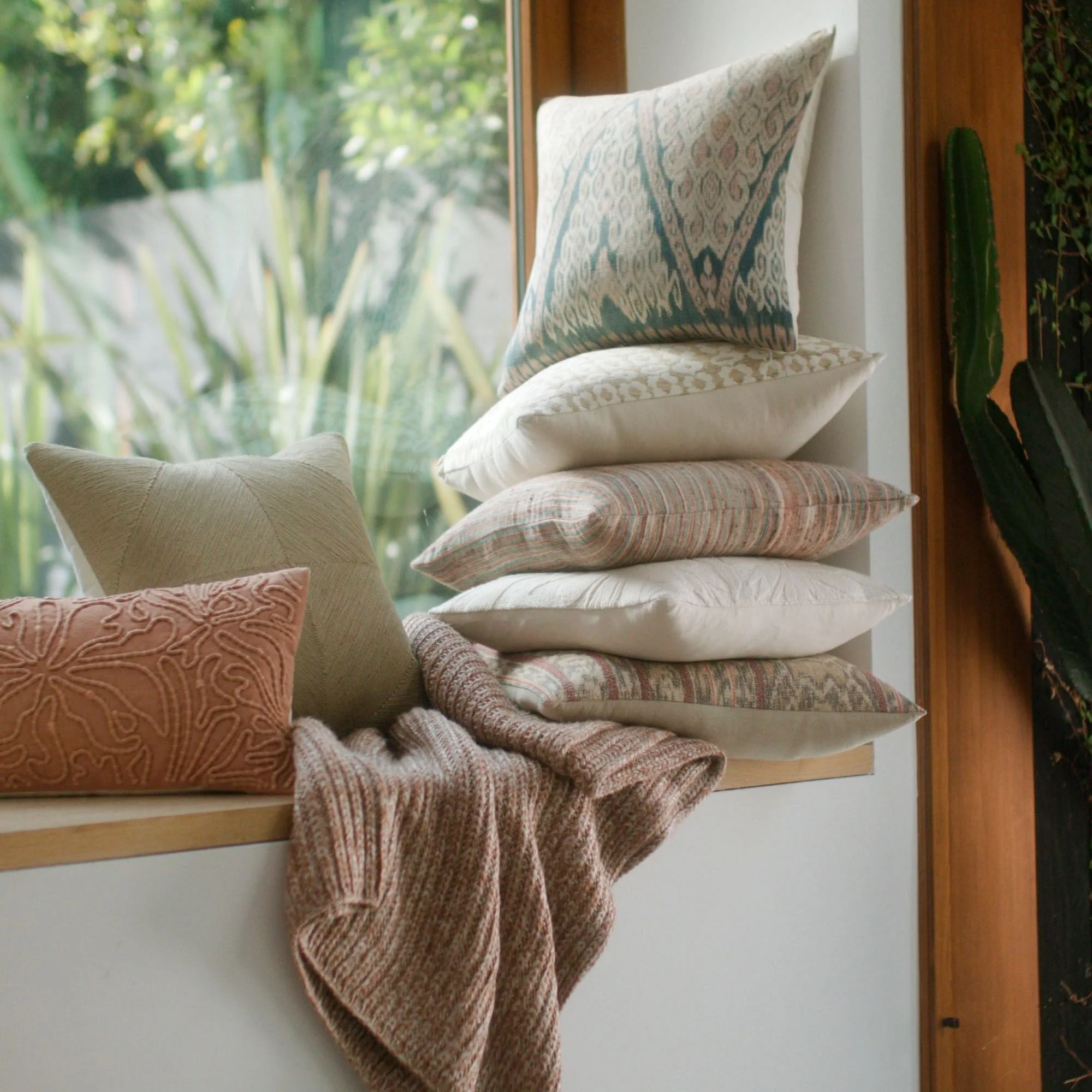 jute-geo-pillow-cover-xl.jpg
