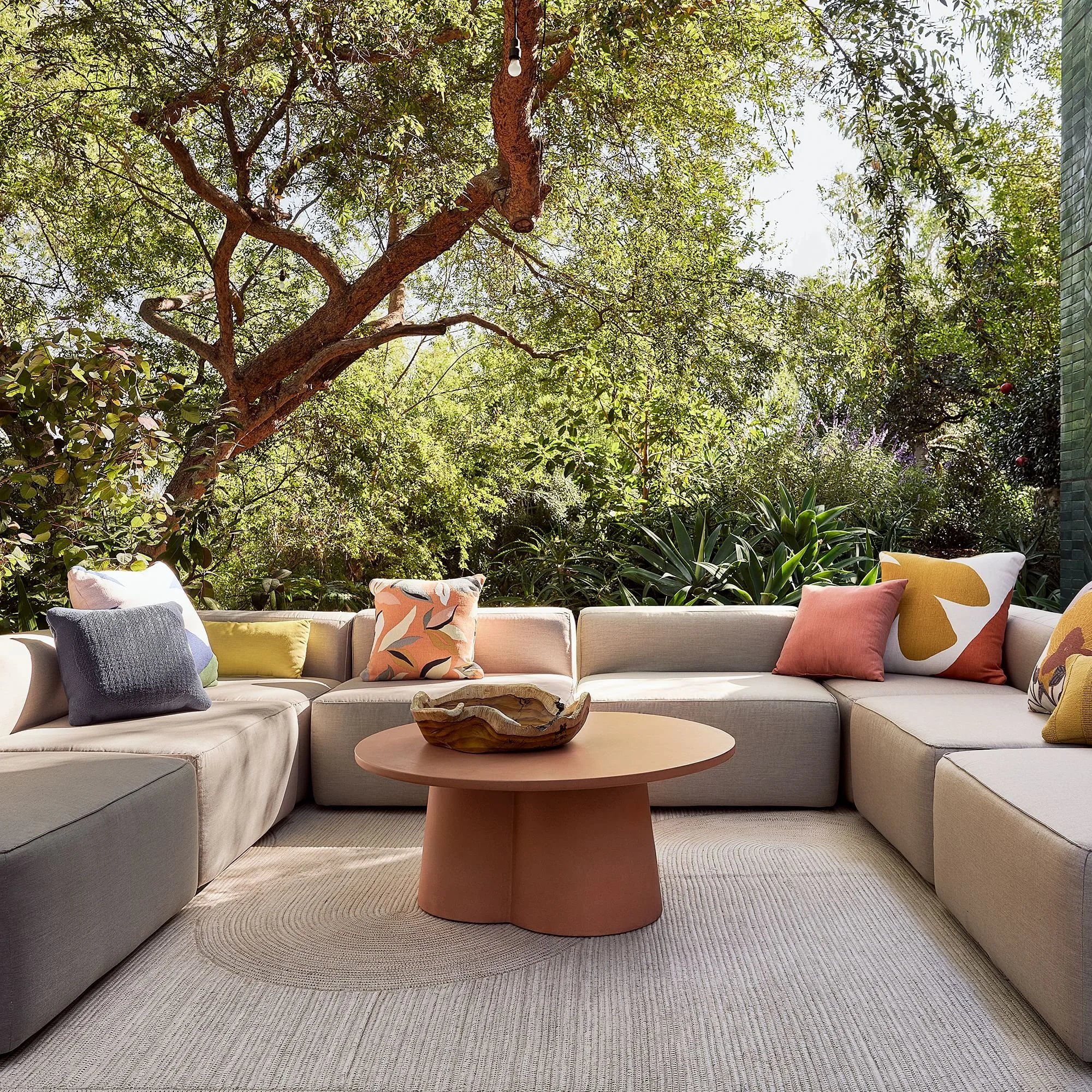 graphic-arches-outdoor-performance-rug-xl.jpg