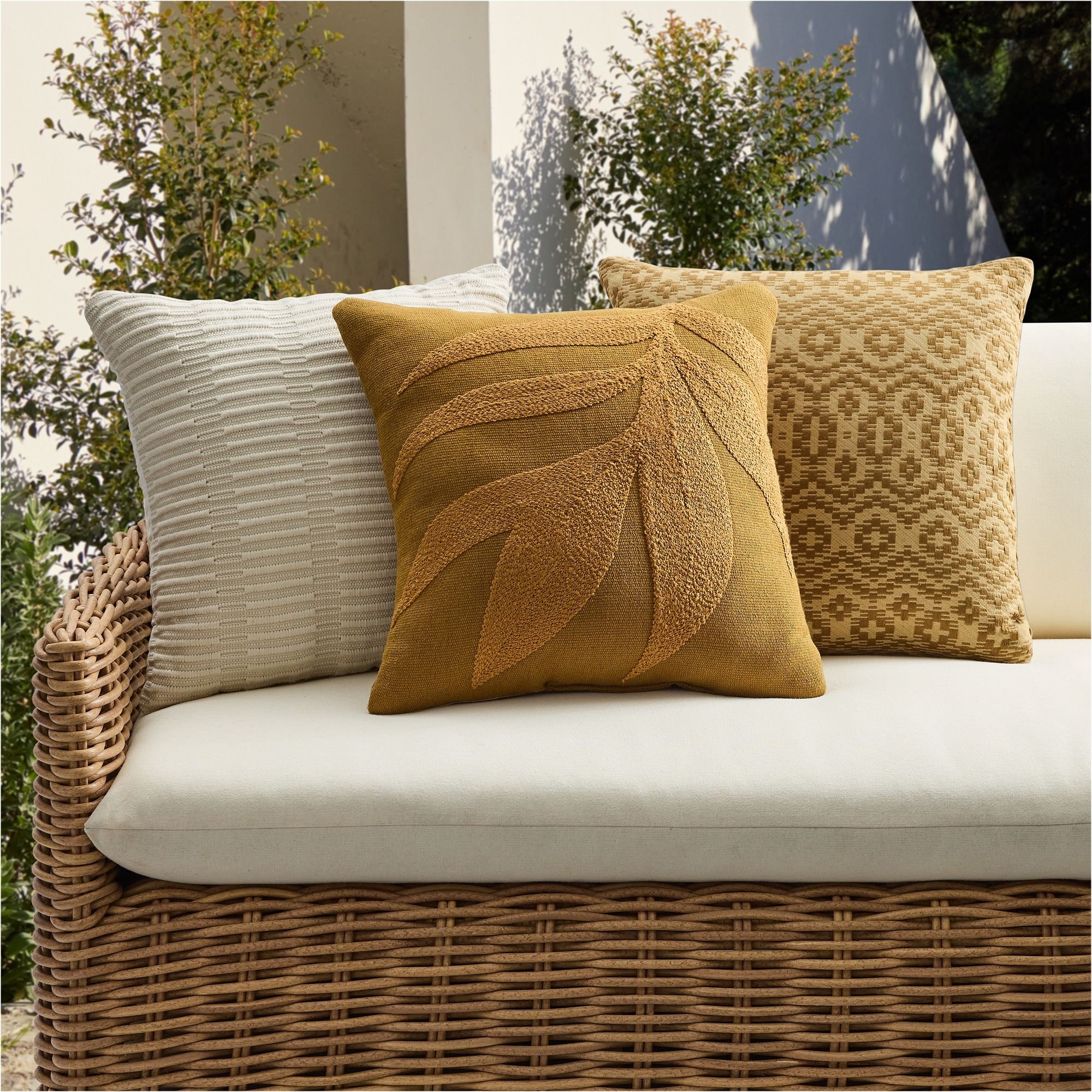 outdoor-retro-texture-pillow-set-xl.jpg
