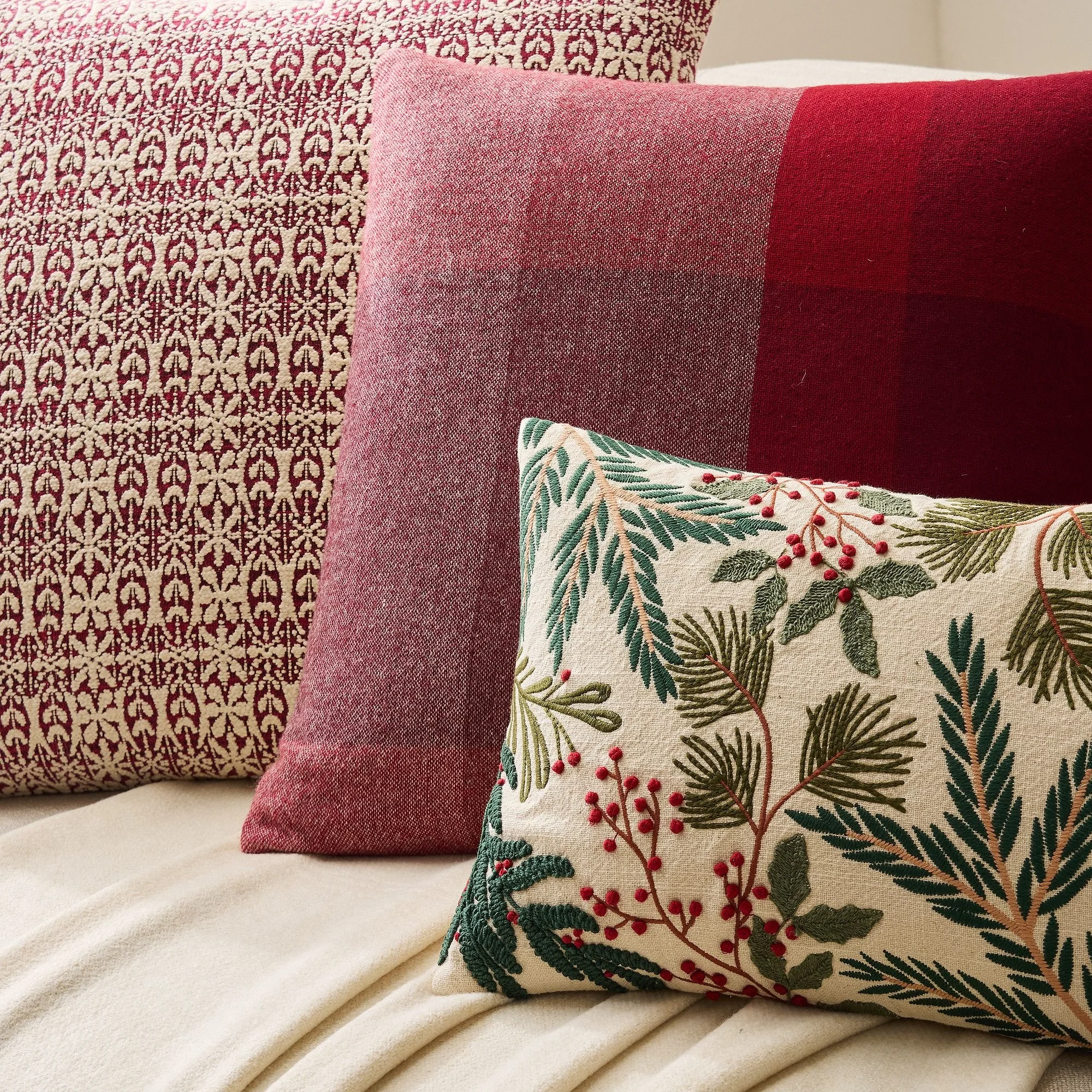 festive-berries-pillow-cover-throw-set-1-xl.jpg