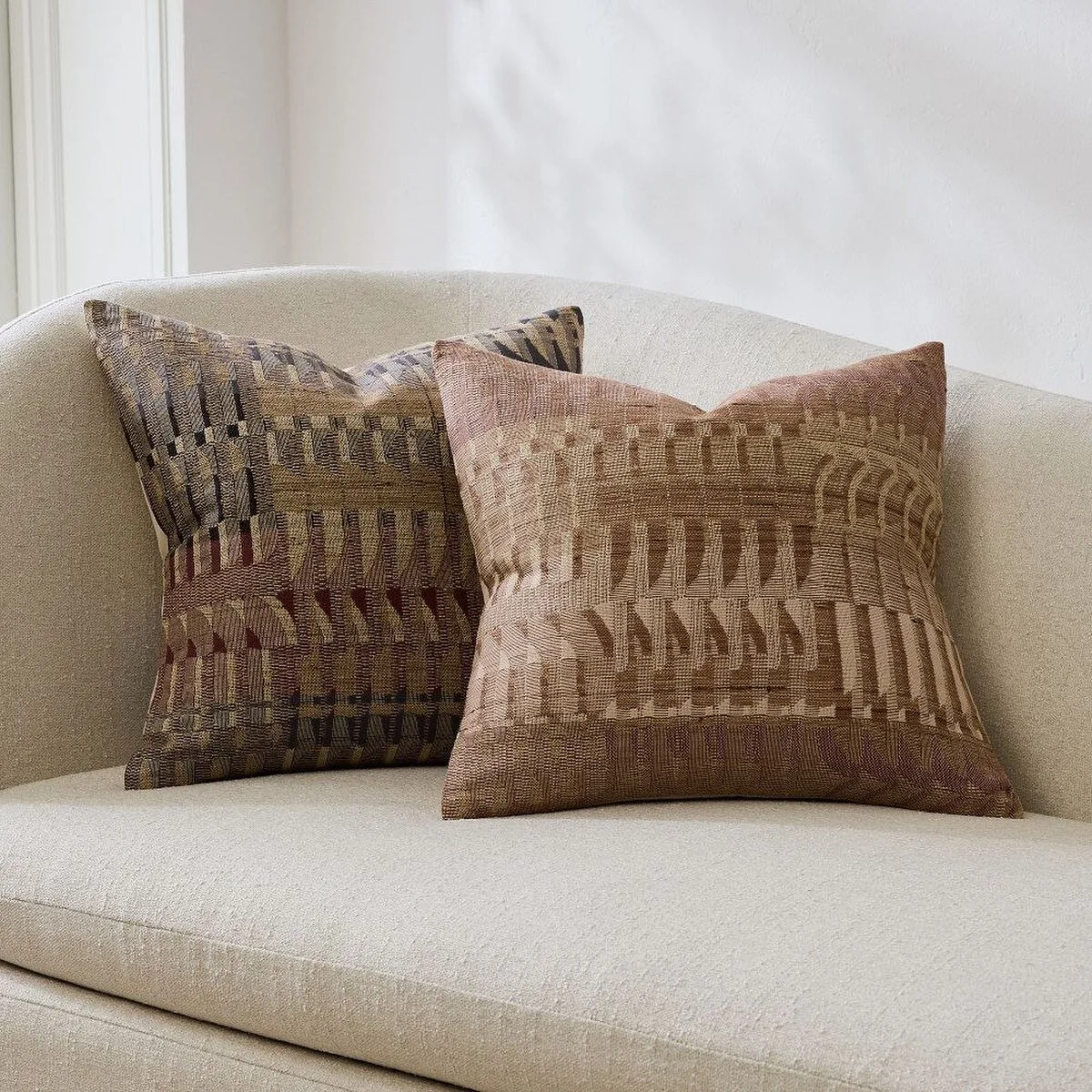 modern-silk-shapes-pillow-cover-t7987-202522-0340-modern-silk-shapes-pillow-cover-3-z.jpg
