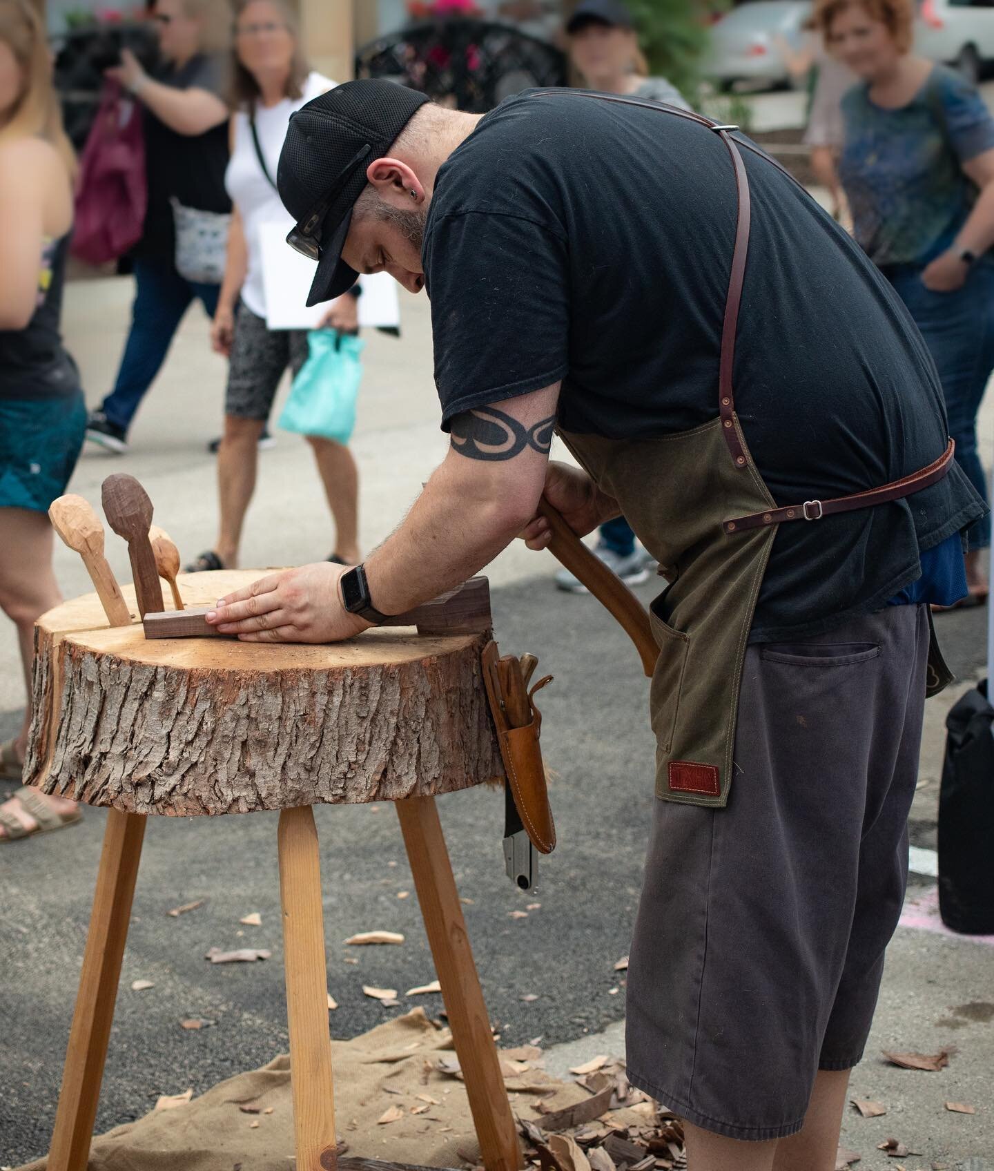 Had a great time at the @rockbrookvillage Art and Craft Show. It&rsquo;s nice to introduce axe and knife spoon carving to the audience with these live demonstrations.
📸 @wanderrockphotography 
#woodworking #woodenspoon #spooncarving #carving #spoona