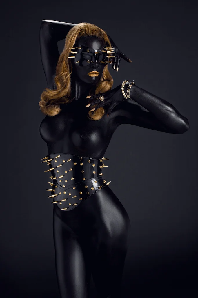 Michel-Dierickx-Miss-Miranda-maskcorset-Paul-Seville-2.jpg