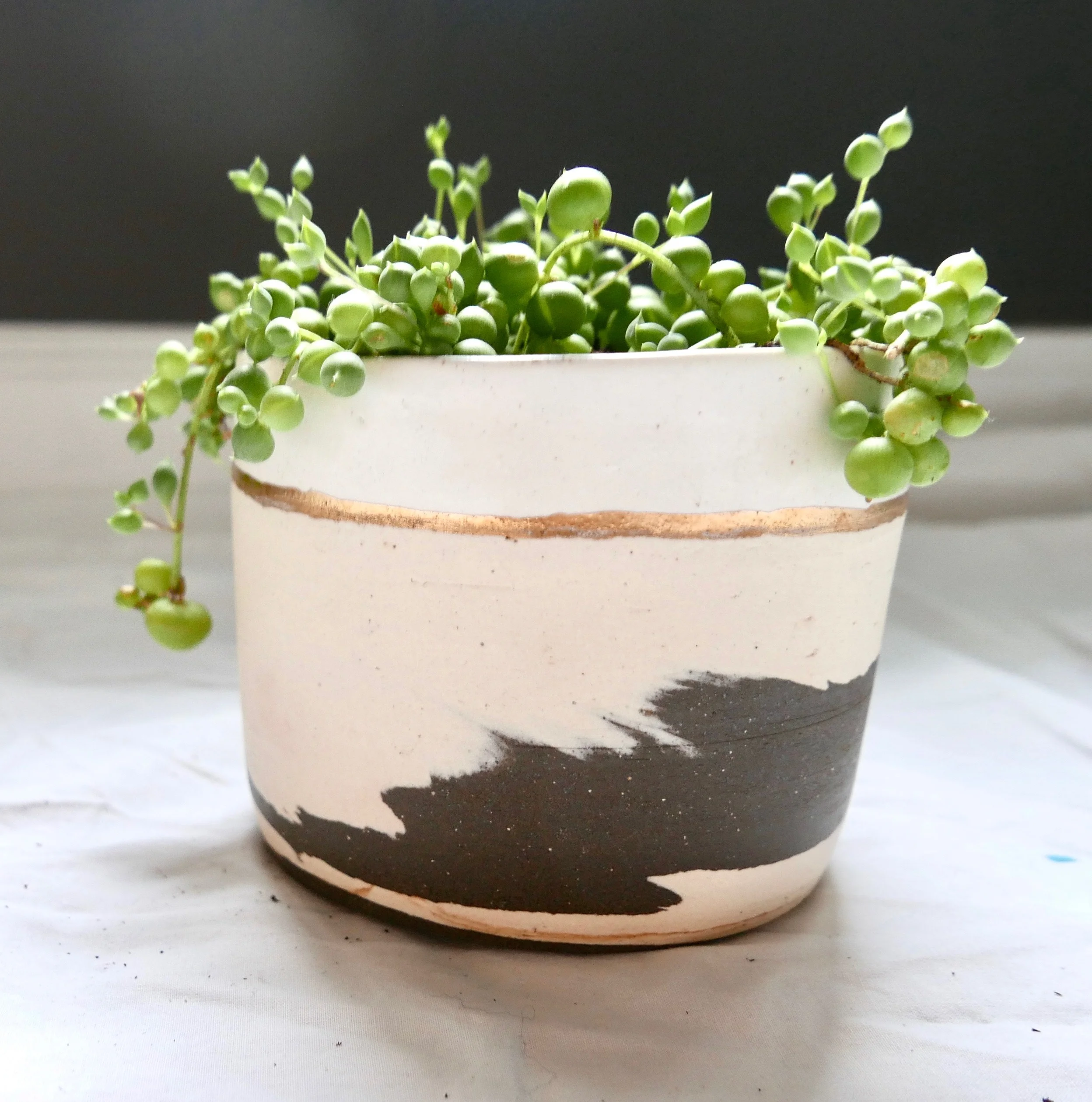 Gold marbled planter