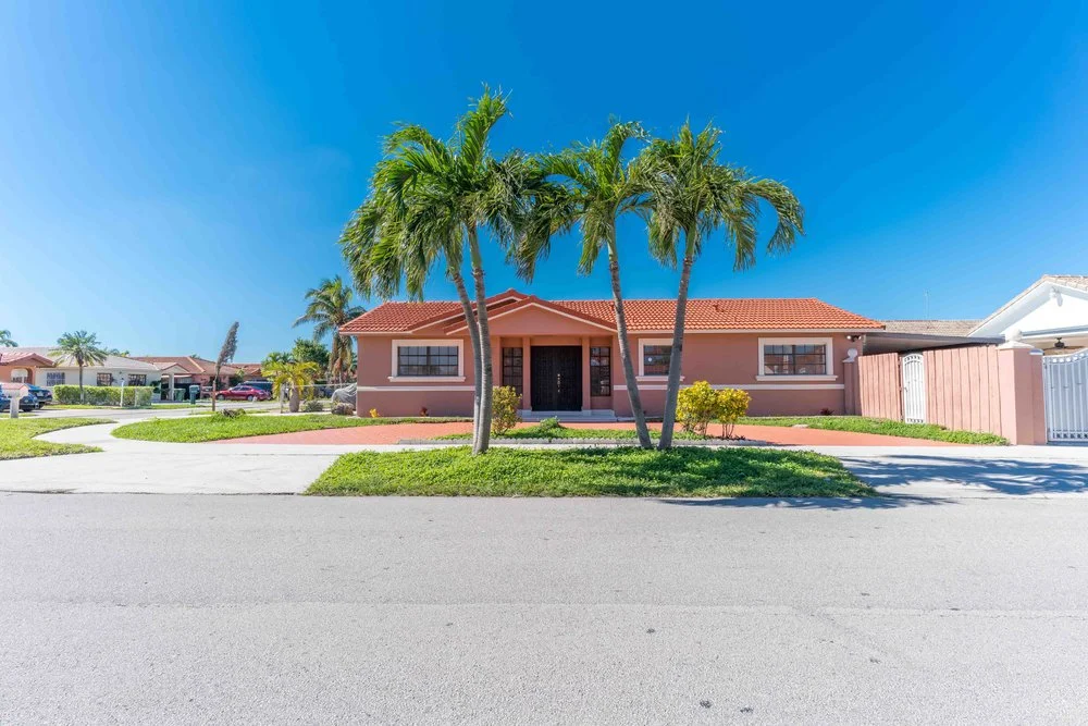 2601 W 72nd St, Hialeah FL 33016