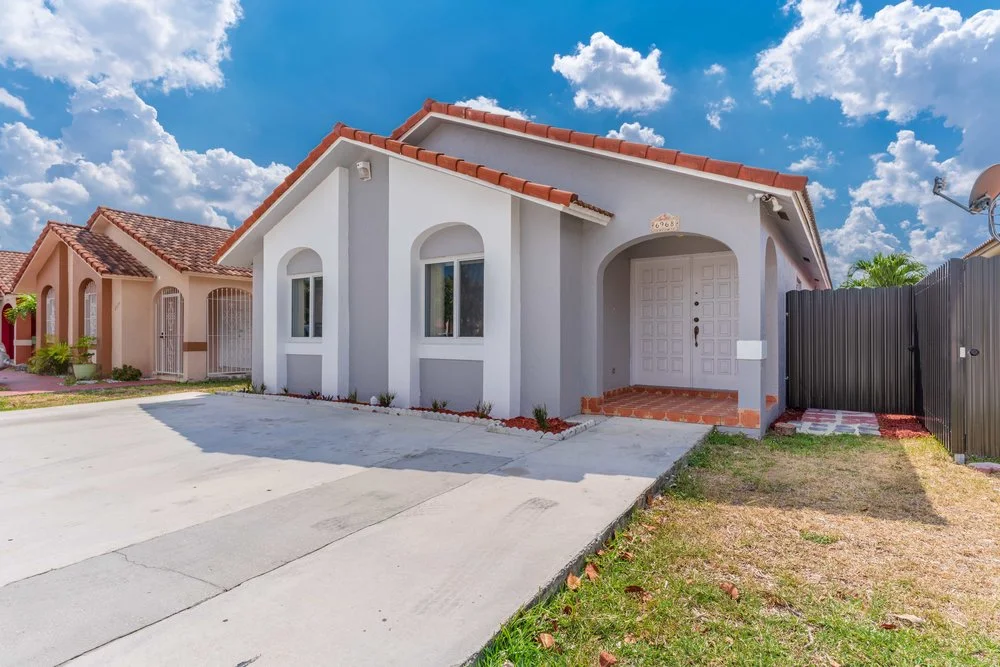 6968 W 25th Ln, Hialeah FL 33016